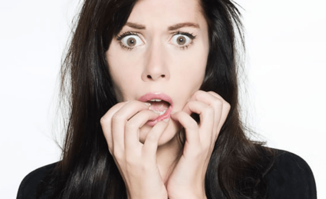 Mulher descobre que tinha uma barata no ouvido