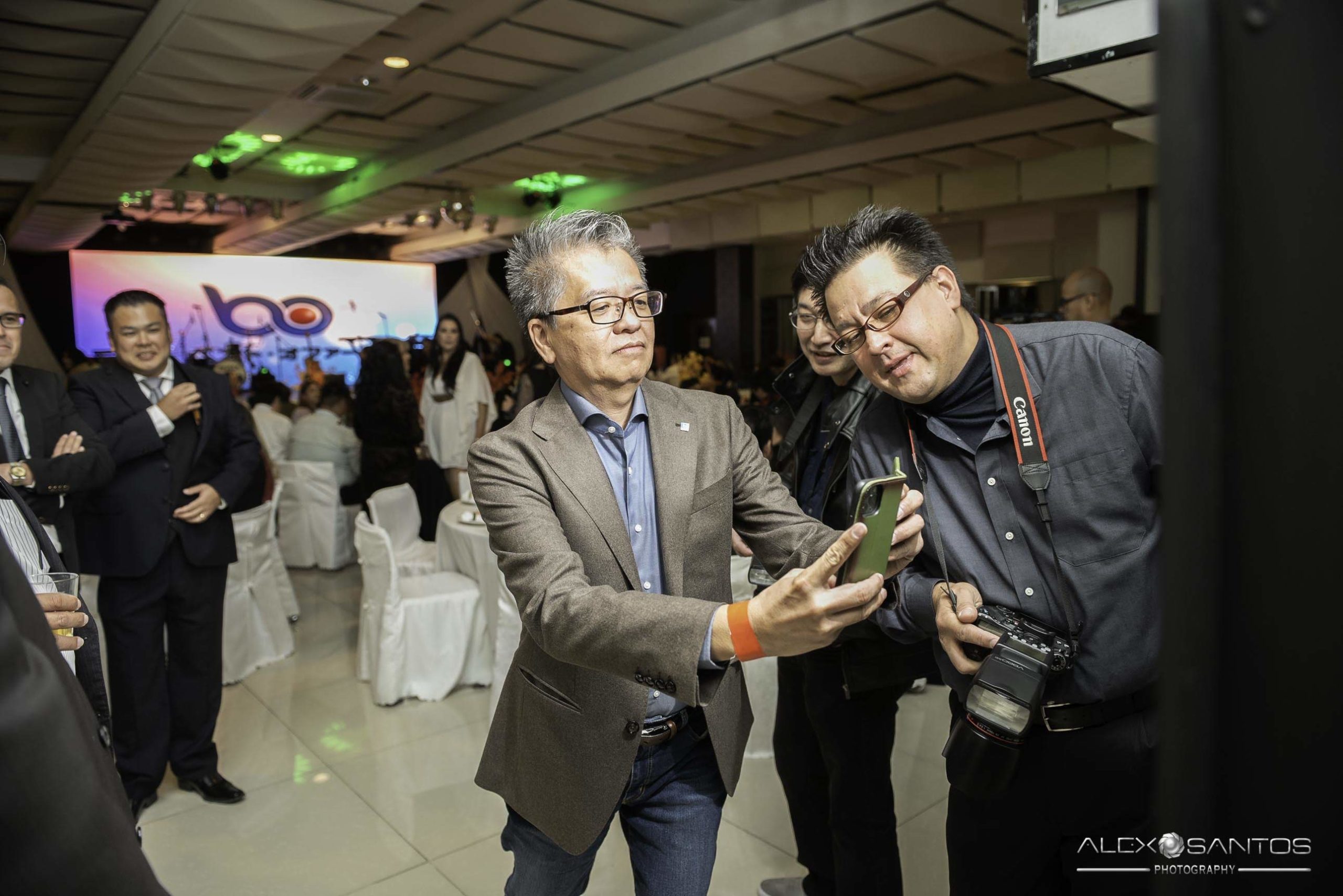 Revista Super Vitrine celebra 13 anos com jantar e Show da banda Onze:20