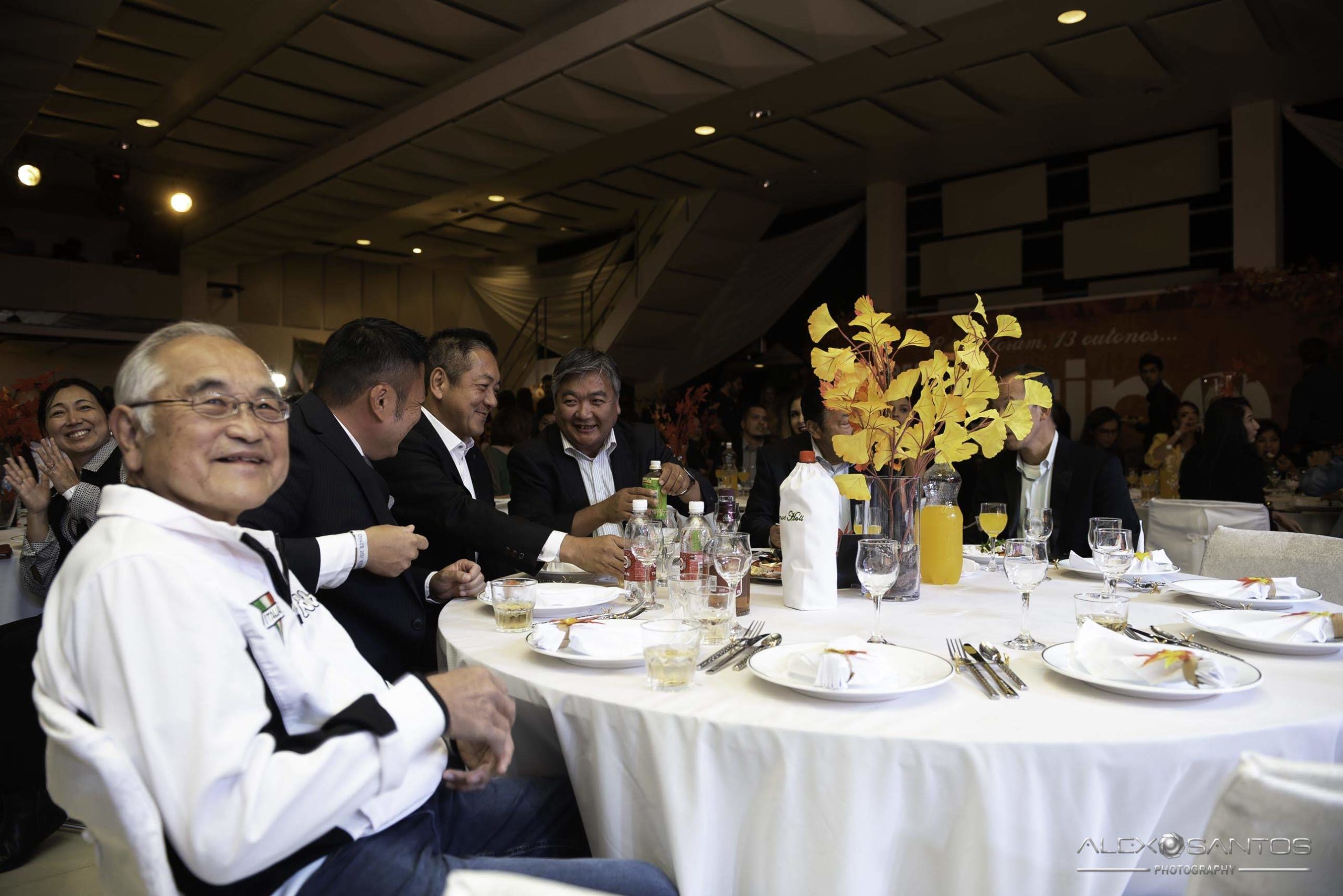 Revista Super Vitrine celebra 13 anos com jantar e Show da banda Onze:20