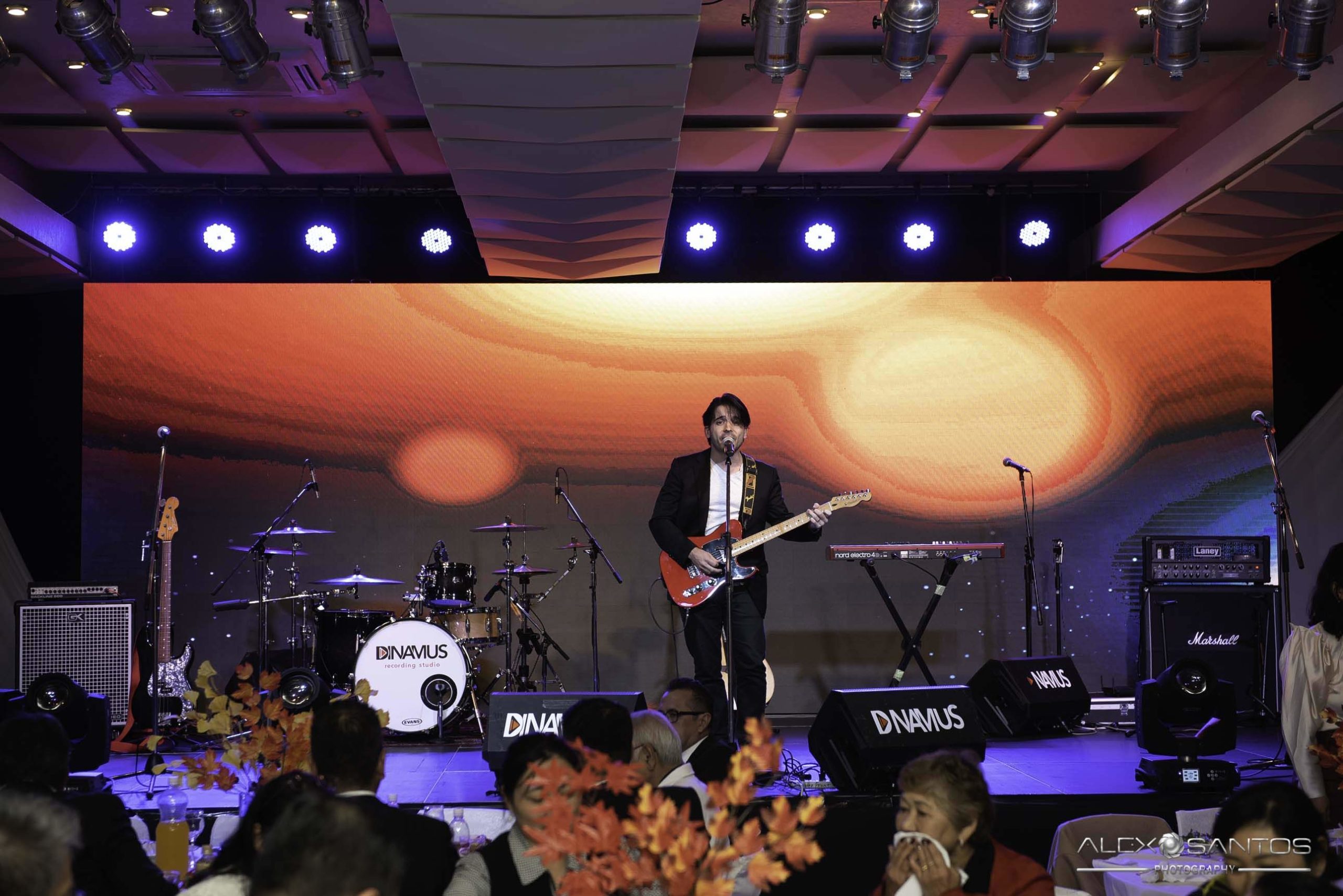 Revista Super Vitrine celebra 13 anos com jantar e Show da banda Onze:20