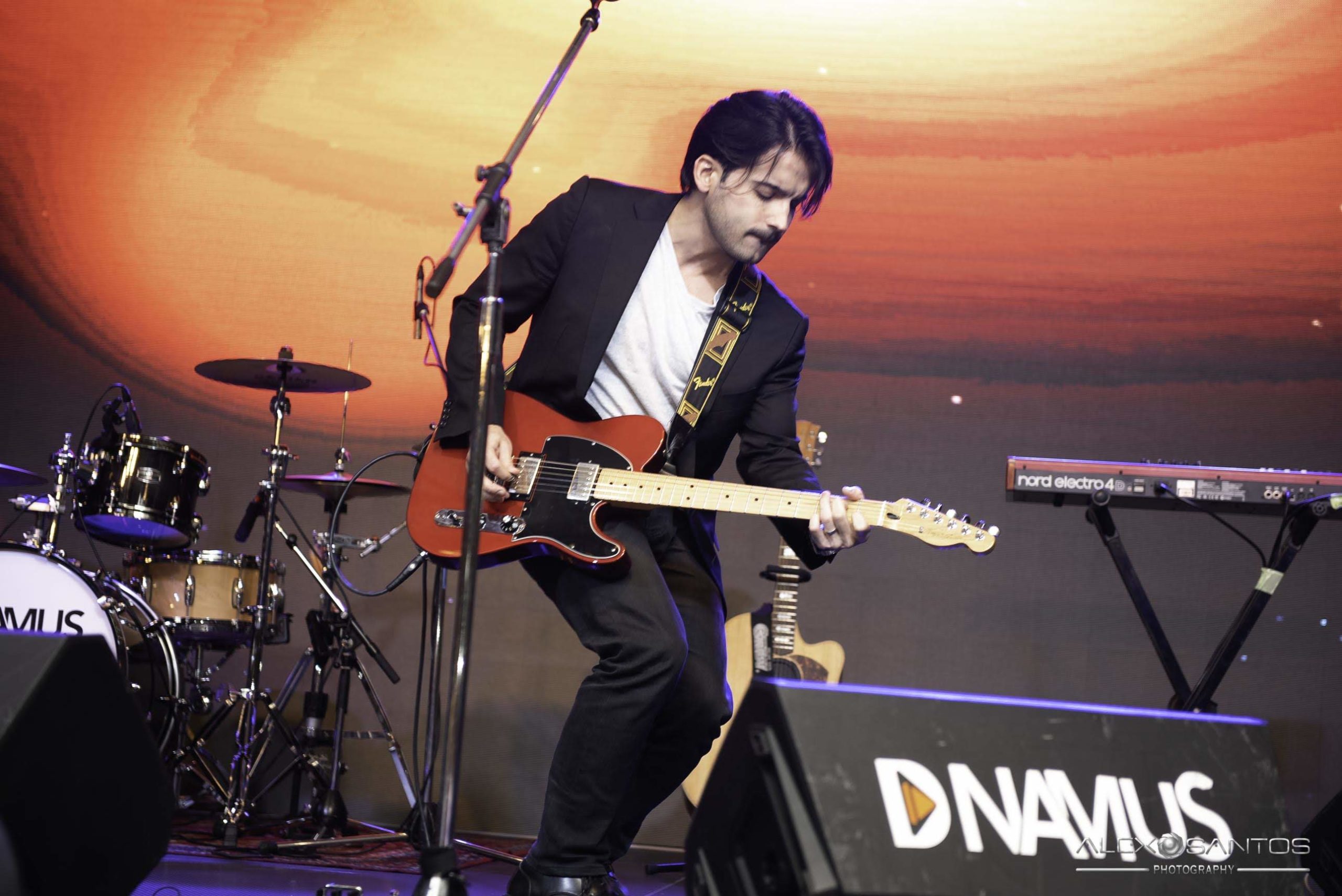 Revista Super Vitrine celebra 13 anos com jantar e Show da banda Onze:20