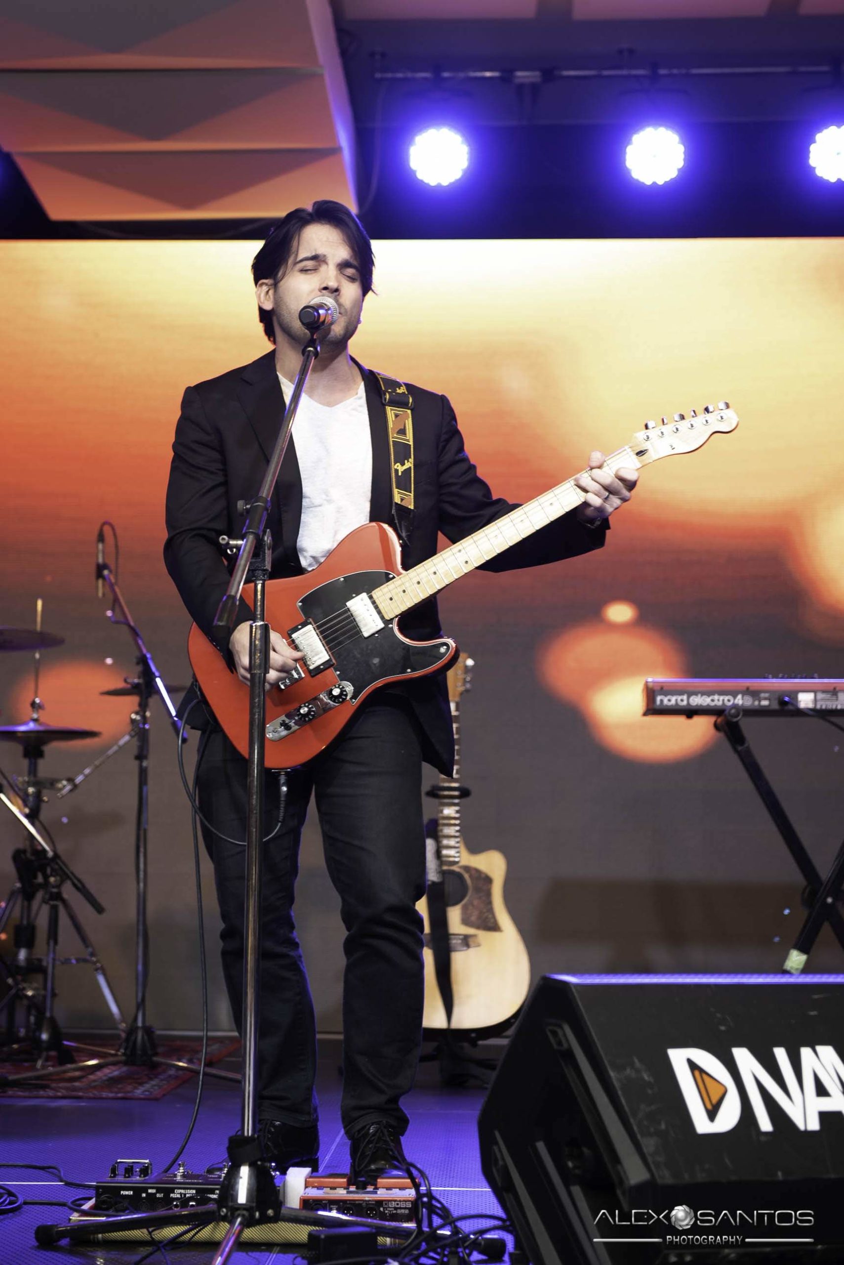 Revista Super Vitrine celebra 13 anos com jantar e Show da banda Onze:20