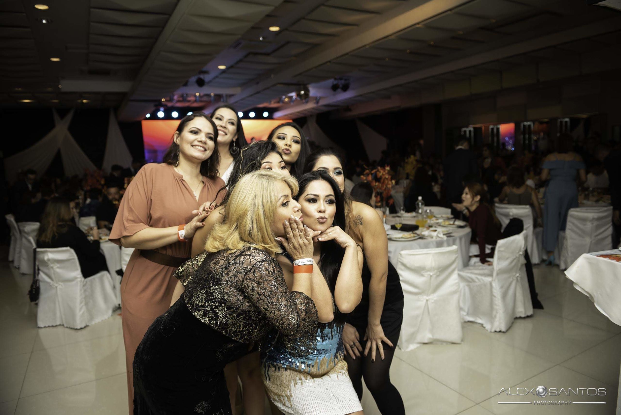 Revista Super Vitrine celebra 13 anos com jantar e Show da banda Onze:20