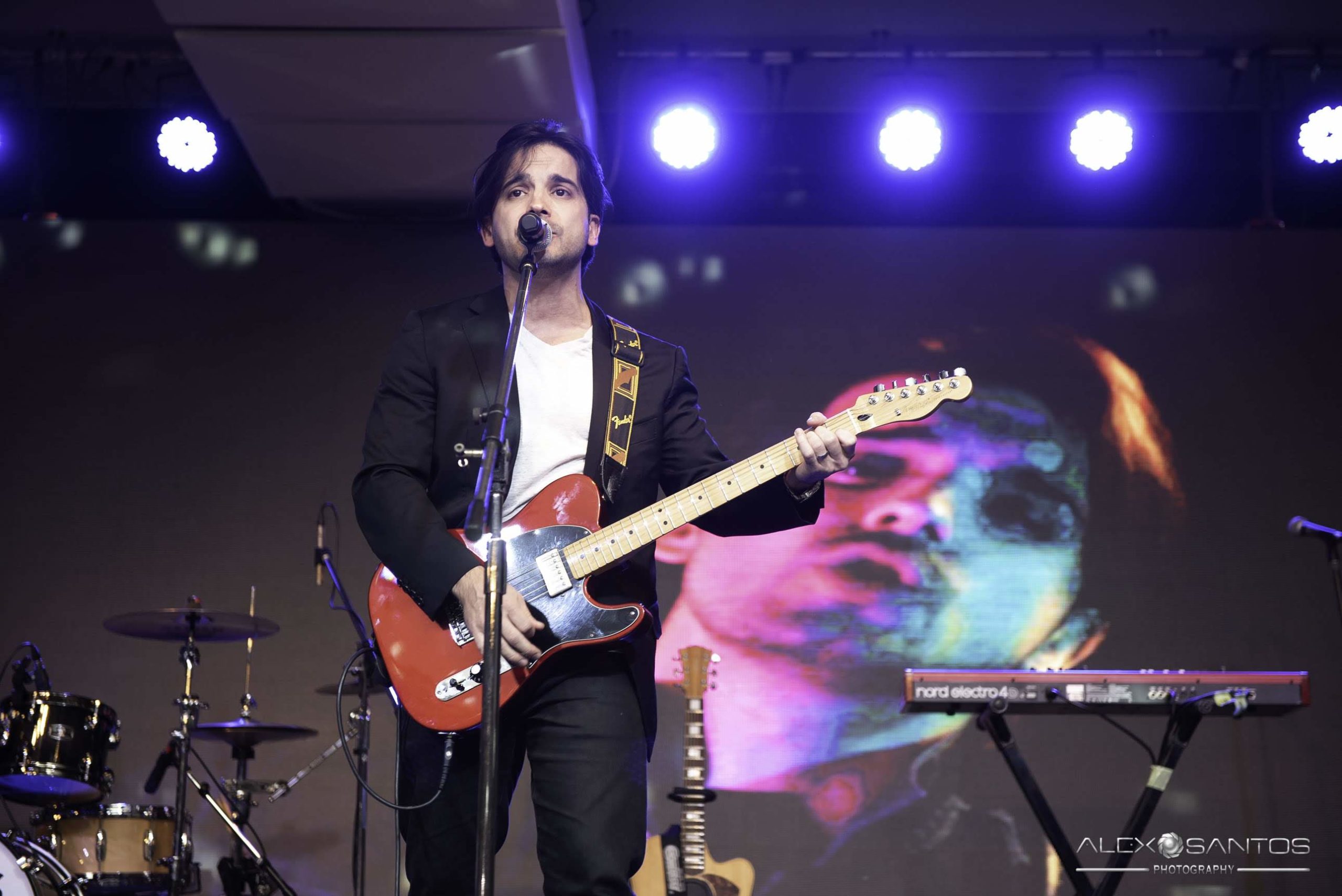 Revista Super Vitrine celebra 13 anos com jantar e Show da banda Onze:20