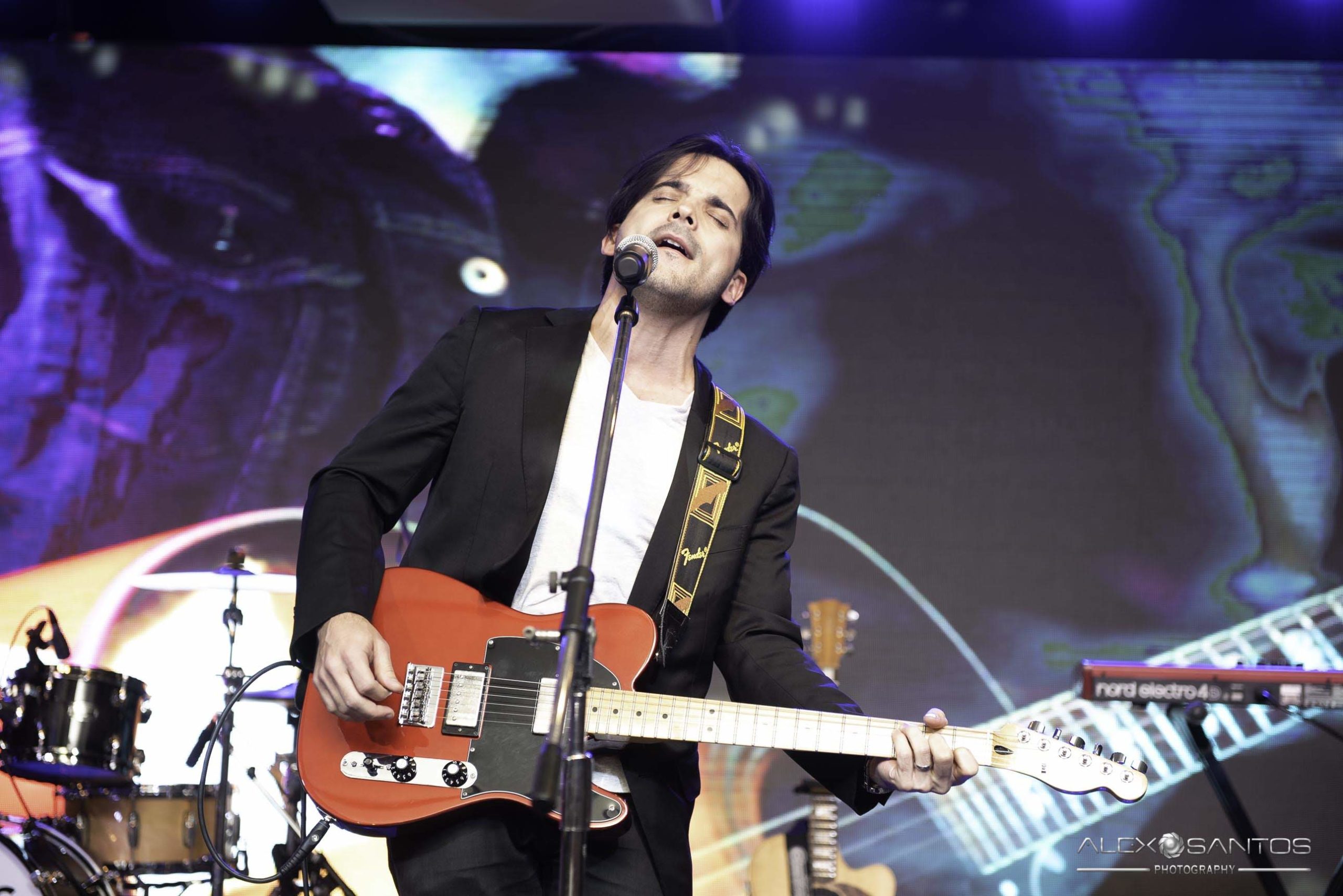 Revista Super Vitrine celebra 13 anos com jantar e Show da banda Onze:20