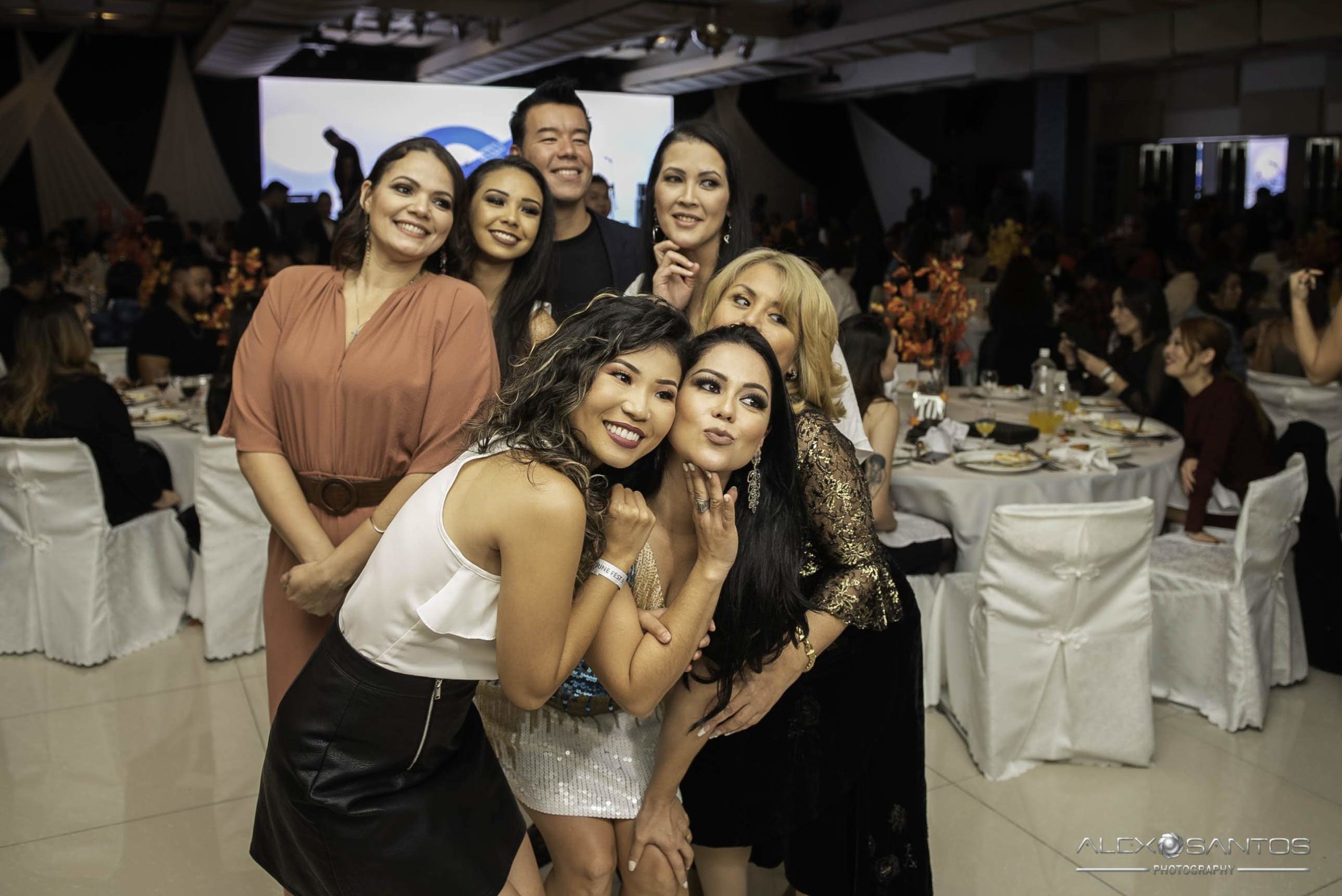 Revista Super Vitrine celebra 13 anos com jantar e Show da banda Onze:20
