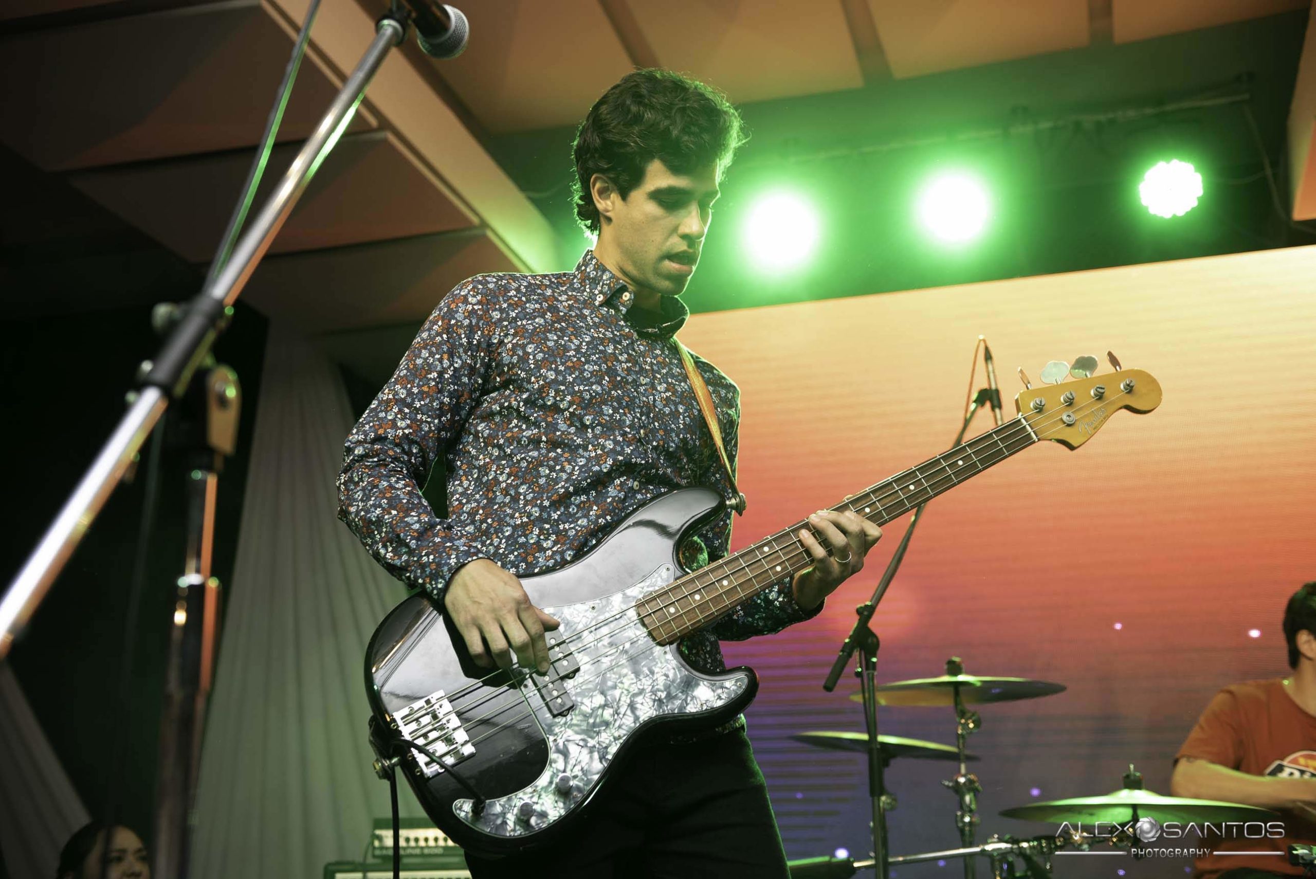 Revista Super Vitrine celebra 13 anos com jantar e Show da banda Onze:20