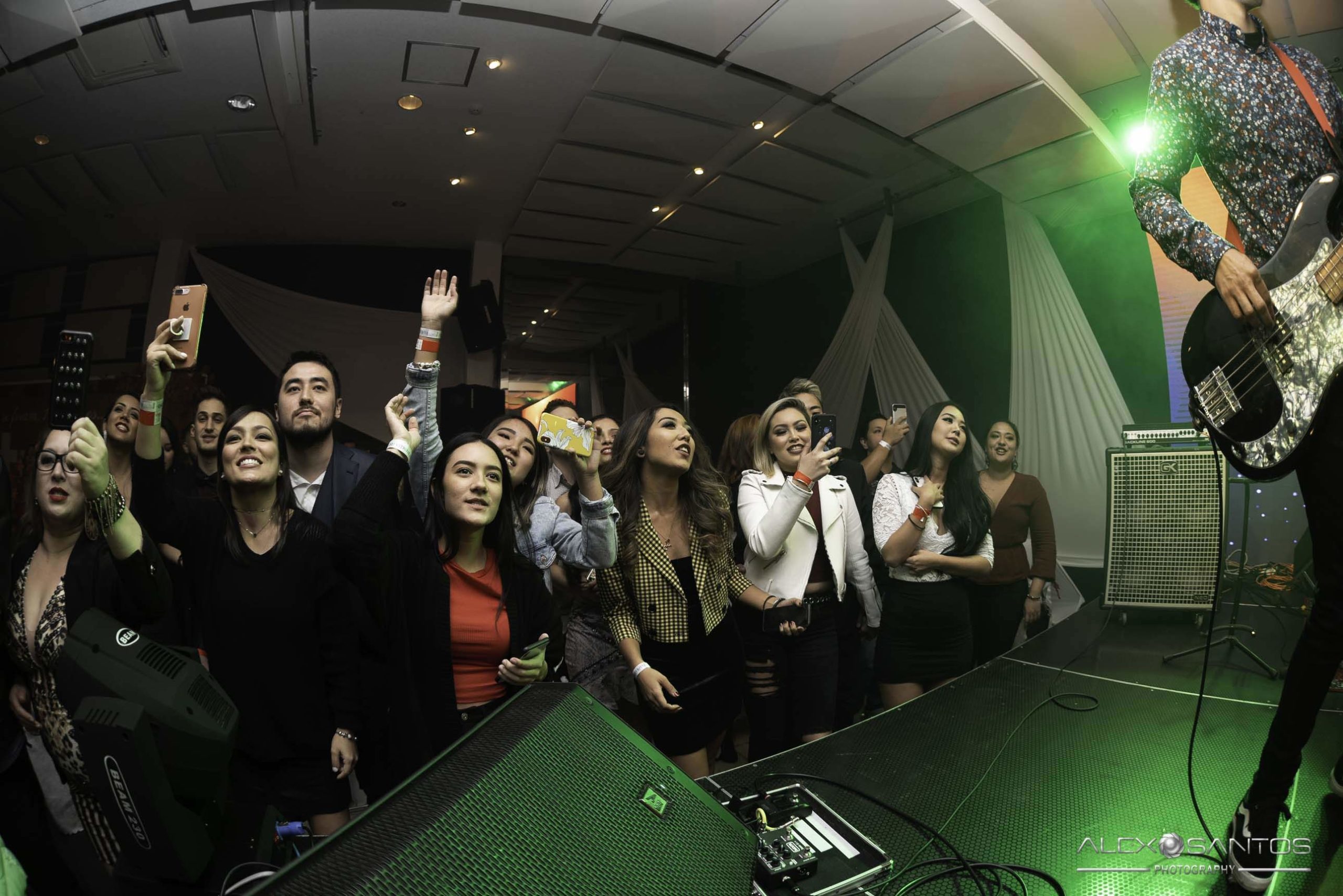 Revista Super Vitrine celebra 13 anos com jantar e Show da banda Onze:20