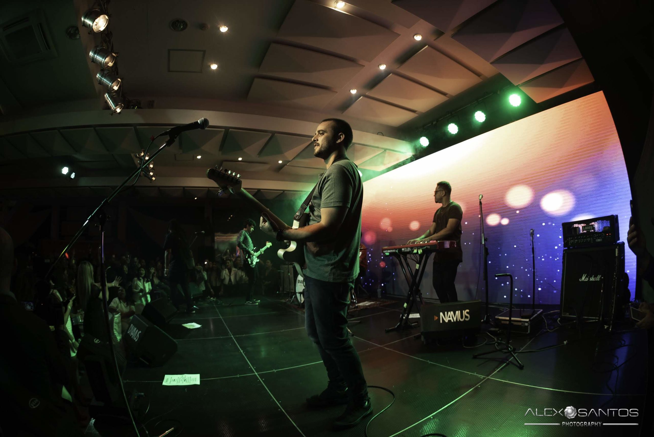 Revista Super Vitrine celebra 13 anos com jantar e Show da banda Onze:20