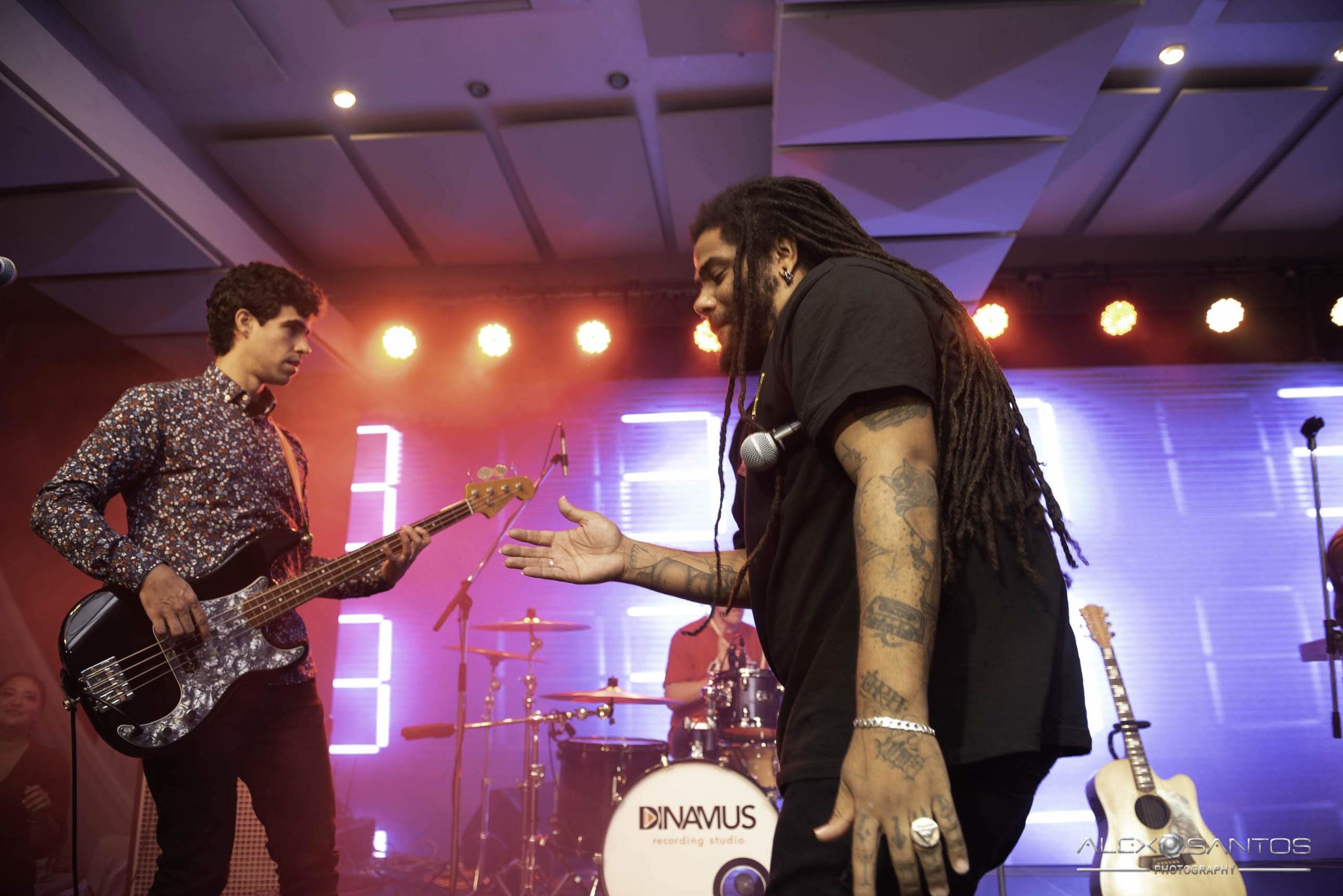 Revista Super Vitrine celebra 13 anos com jantar e Show da banda Onze:20