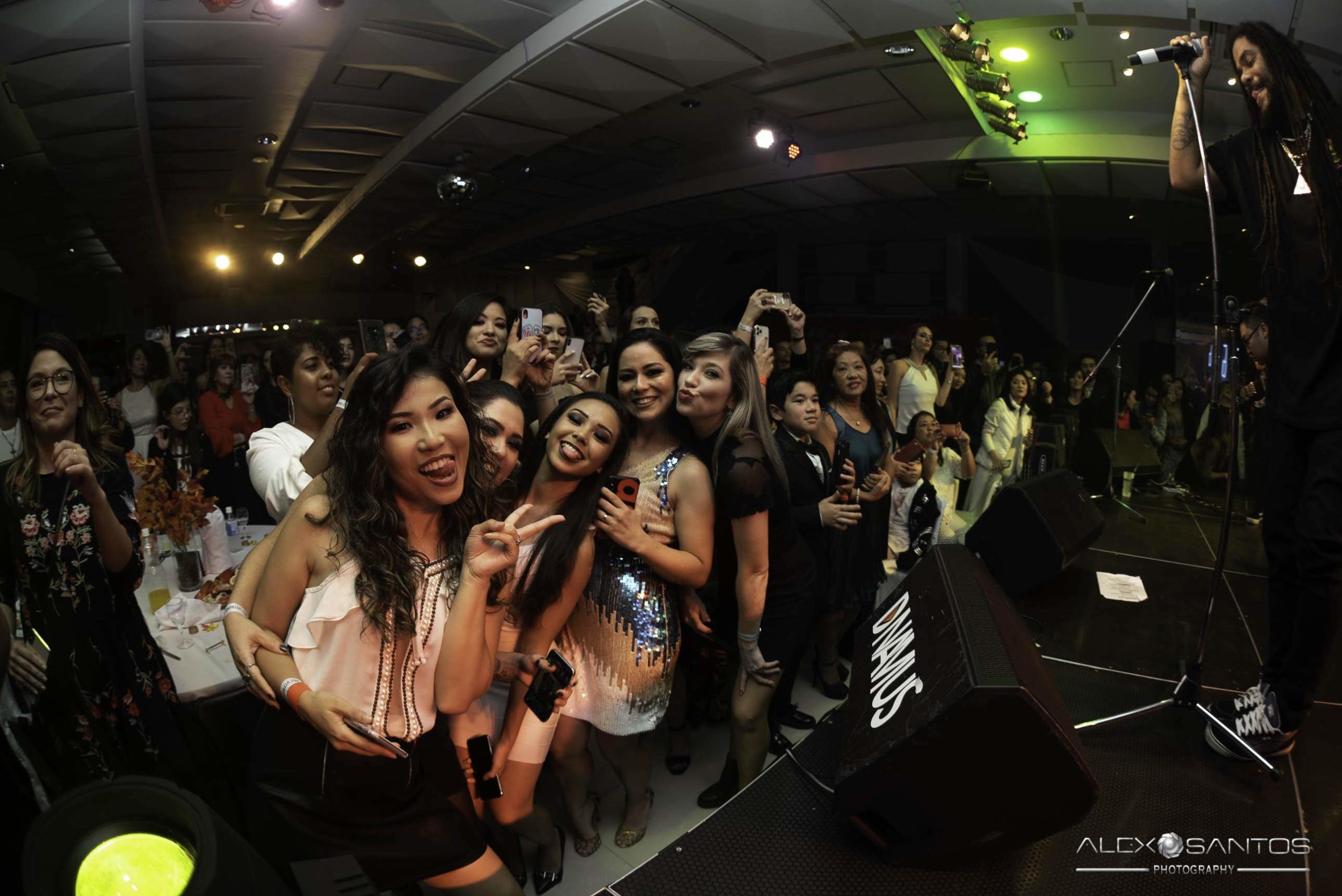 Revista Super Vitrine celebra 13 anos com jantar e Show da banda Onze:20