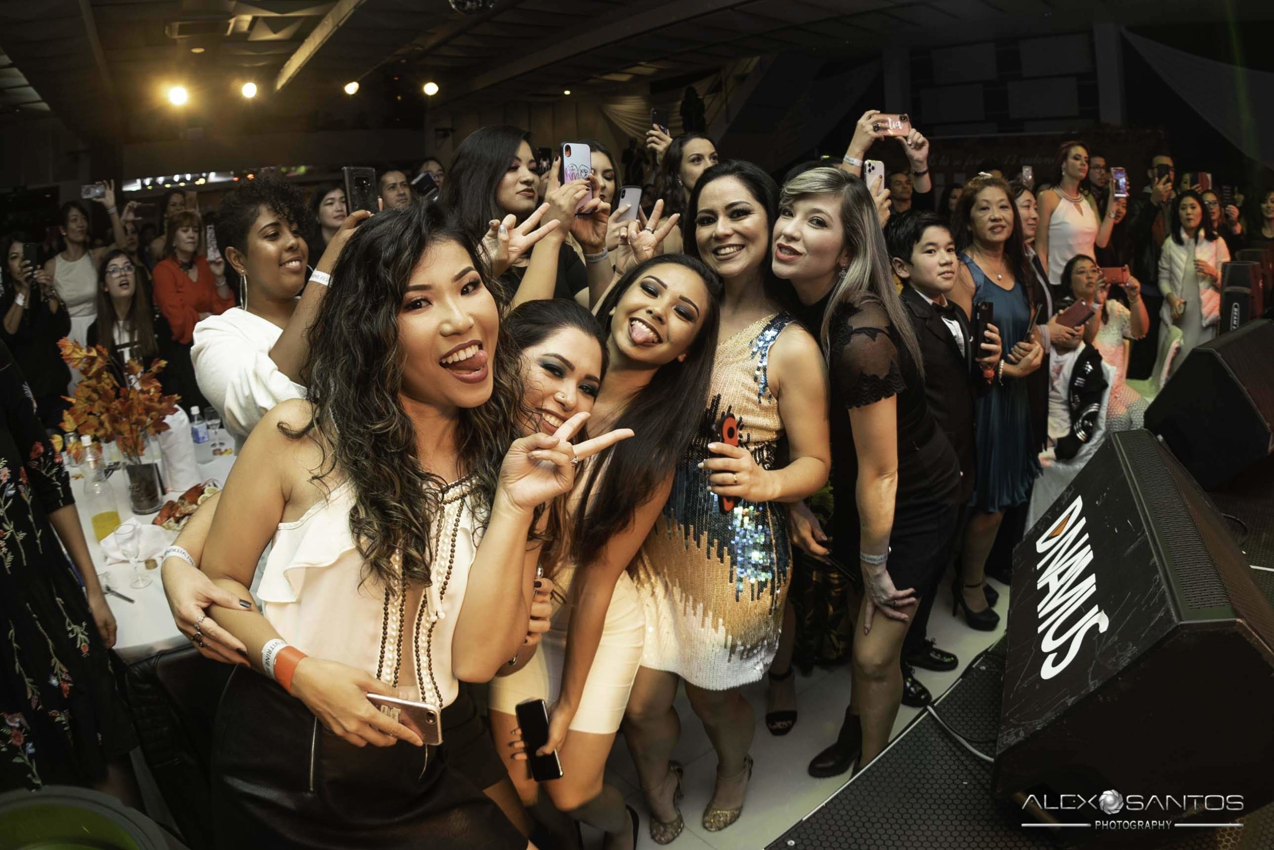 Revista Super Vitrine celebra 13 anos com jantar e Show da banda Onze:20