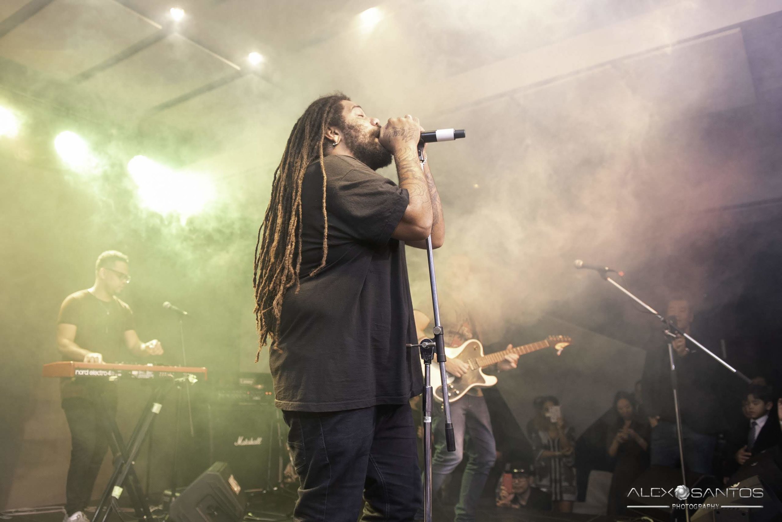 Revista Super Vitrine celebra 13 anos com jantar e Show da banda Onze:20