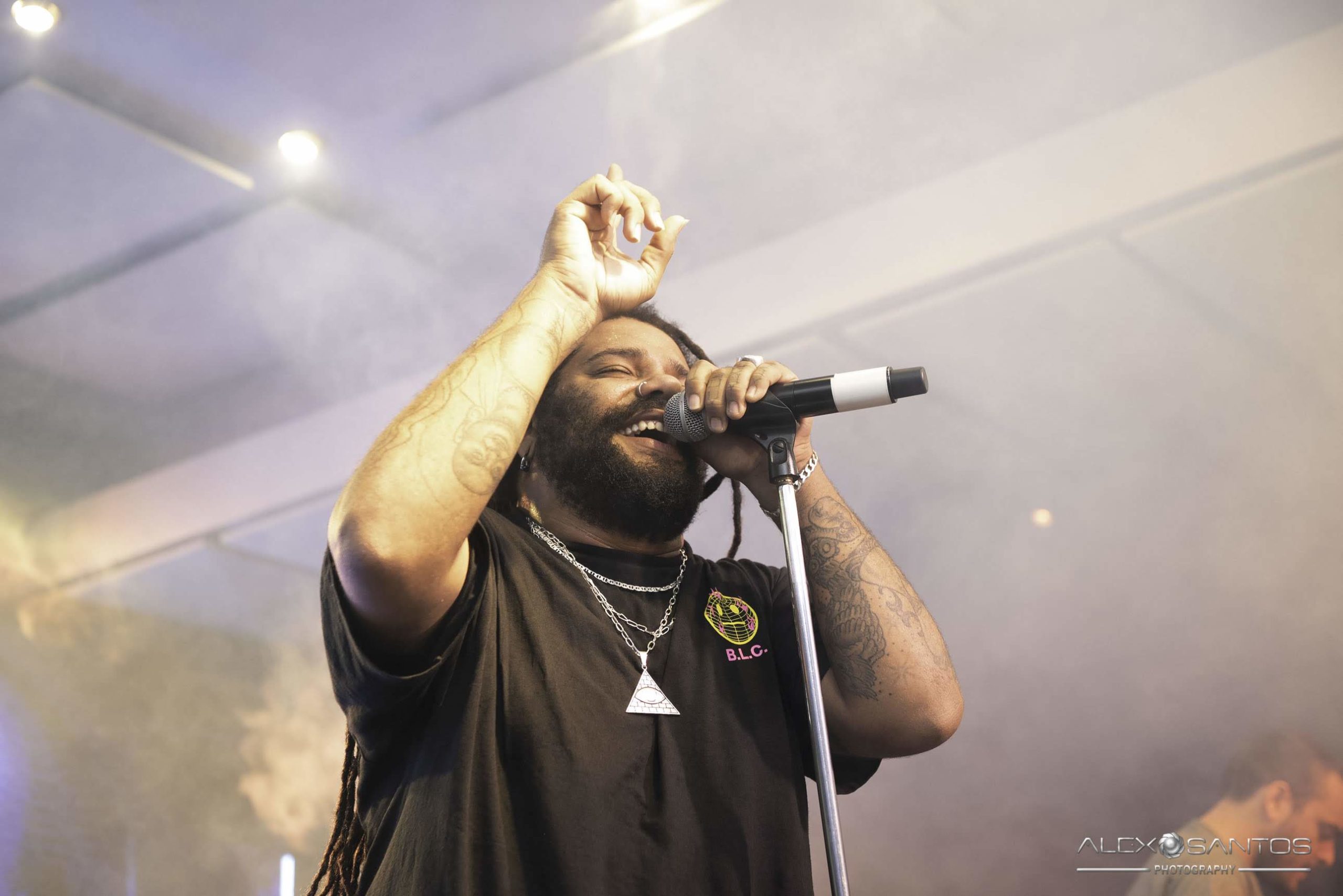 Revista Super Vitrine celebra 13 anos com jantar e Show da banda Onze:20