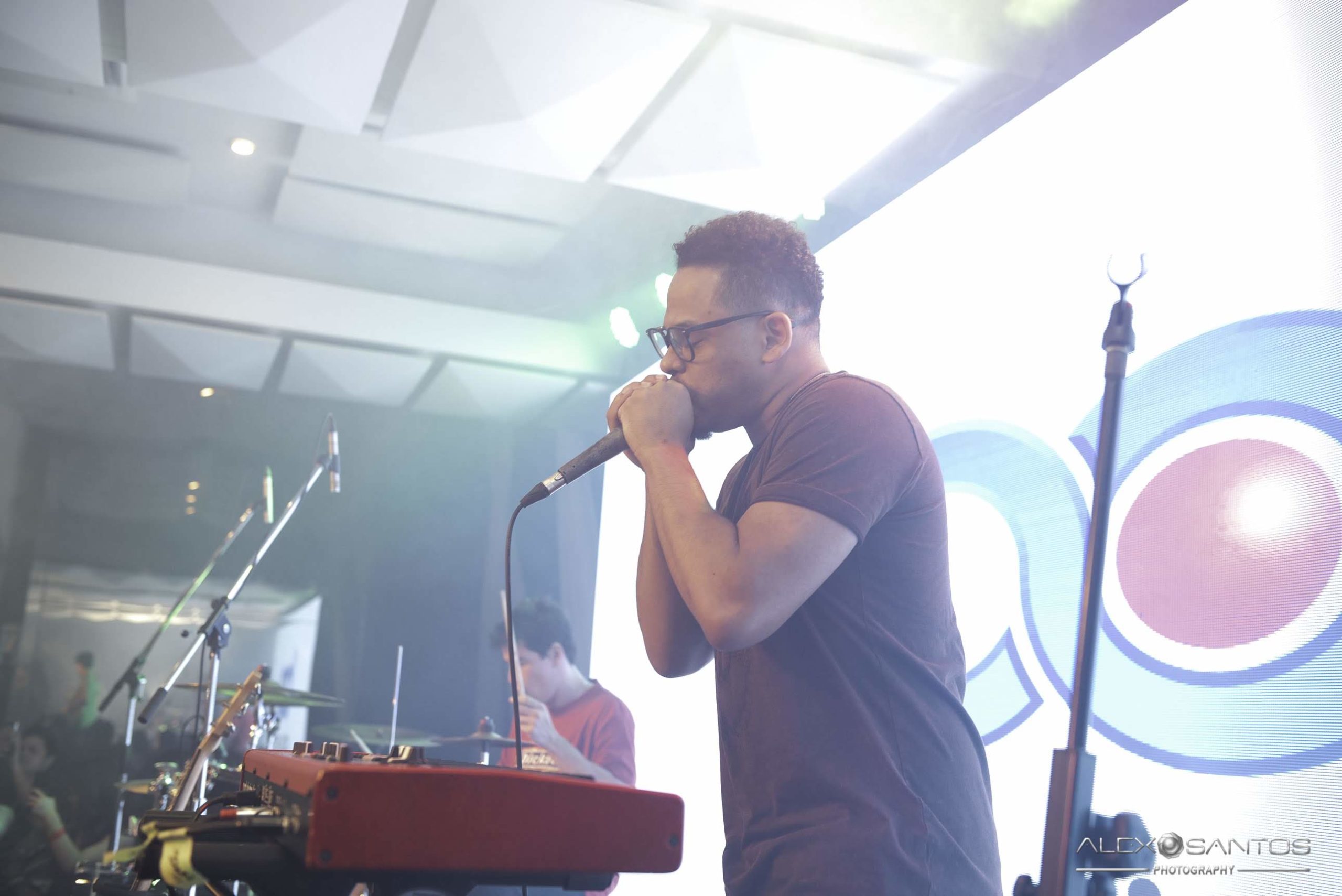 Revista Super Vitrine celebra 13 anos com jantar e Show da banda Onze:20