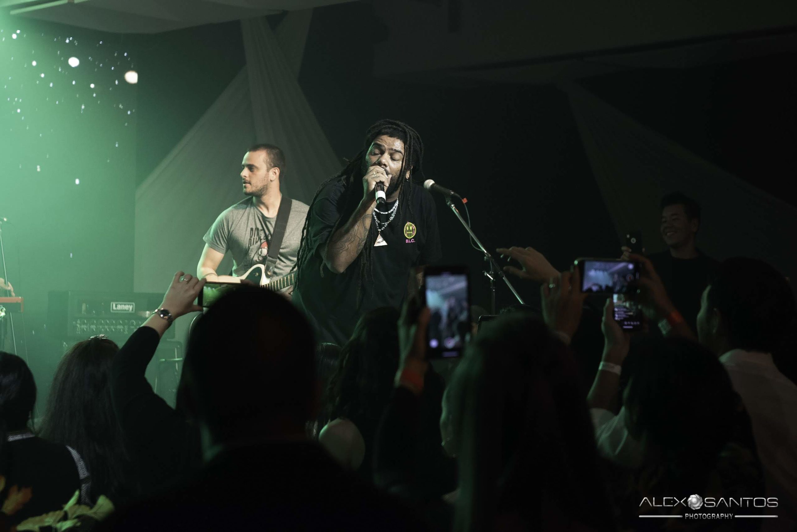 Revista Super Vitrine celebra 13 anos com jantar e Show da banda Onze:20