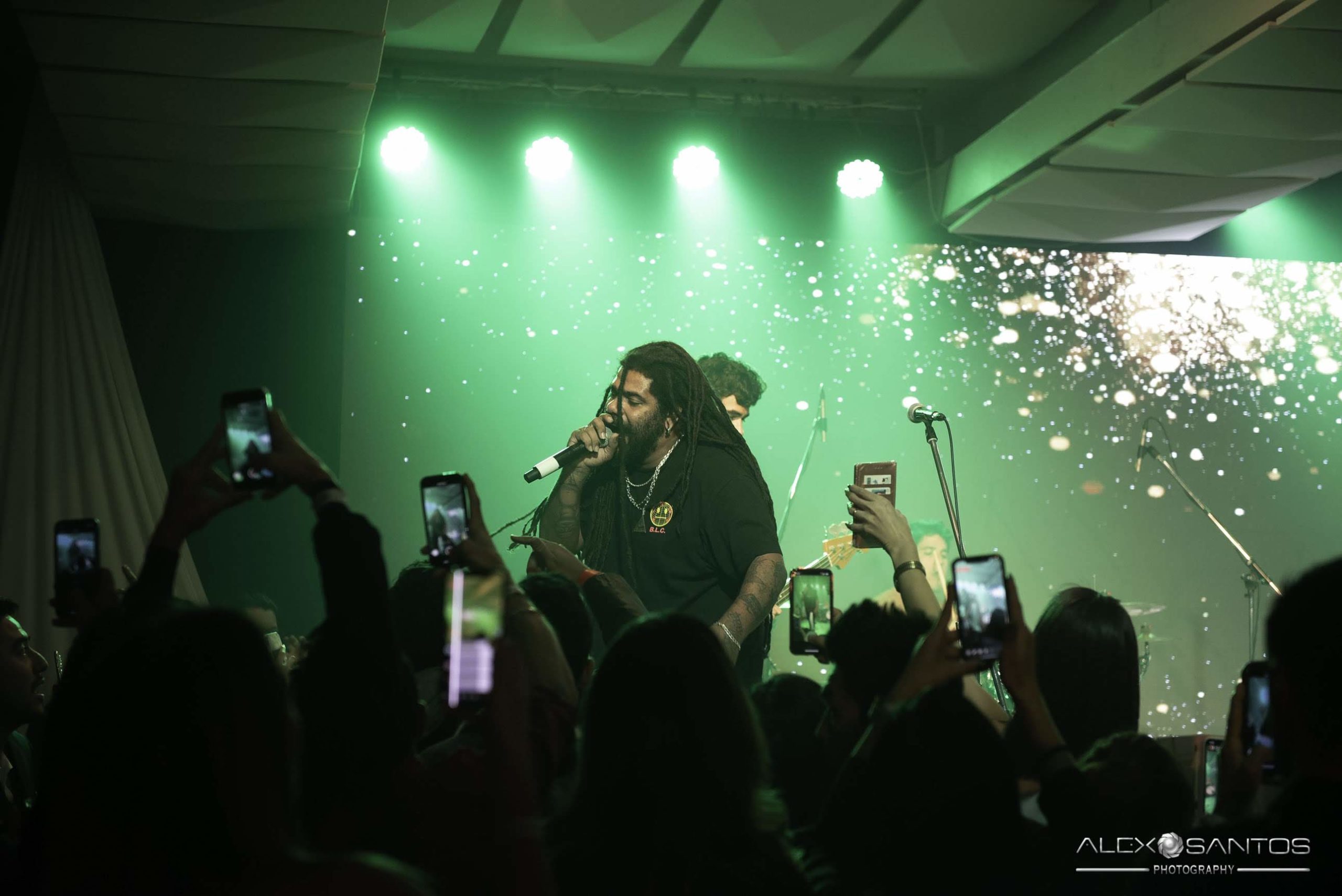 Revista Super Vitrine celebra 13 anos com jantar e Show da banda Onze:20