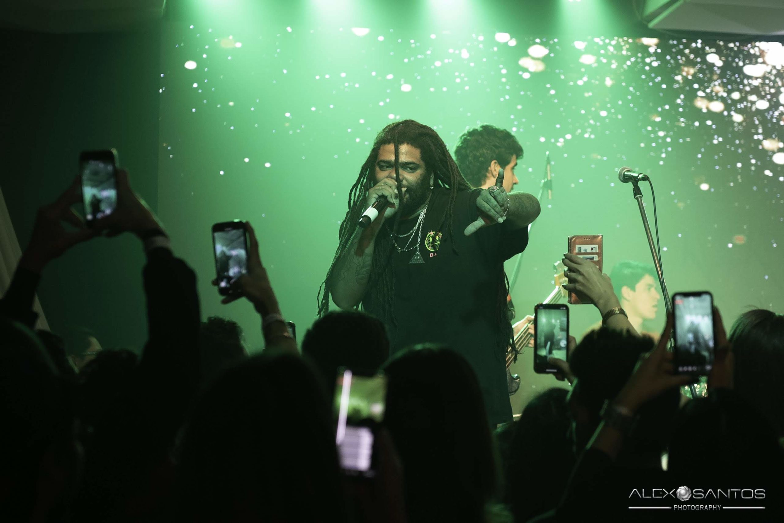 Revista Super Vitrine celebra 13 anos com jantar e Show da banda Onze:20