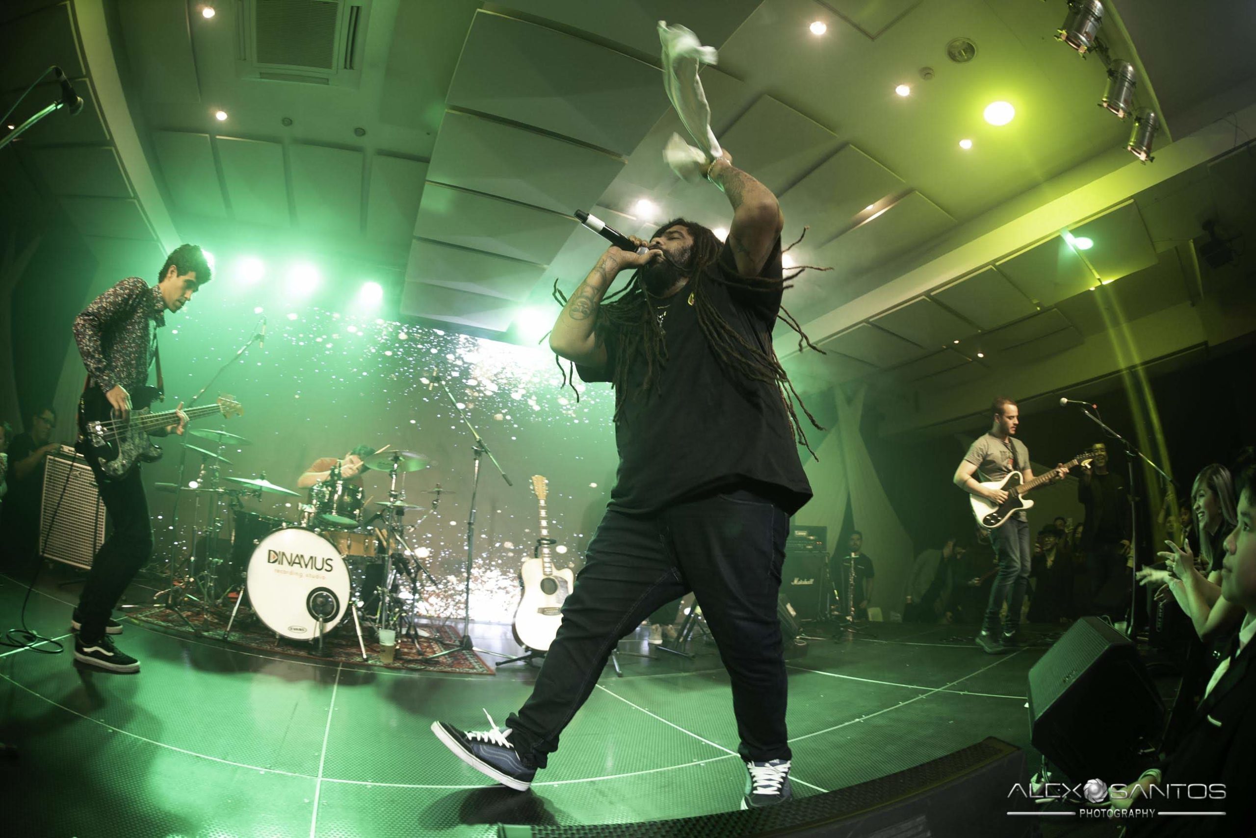 Revista Super Vitrine celebra 13 anos com jantar e Show da banda Onze:20