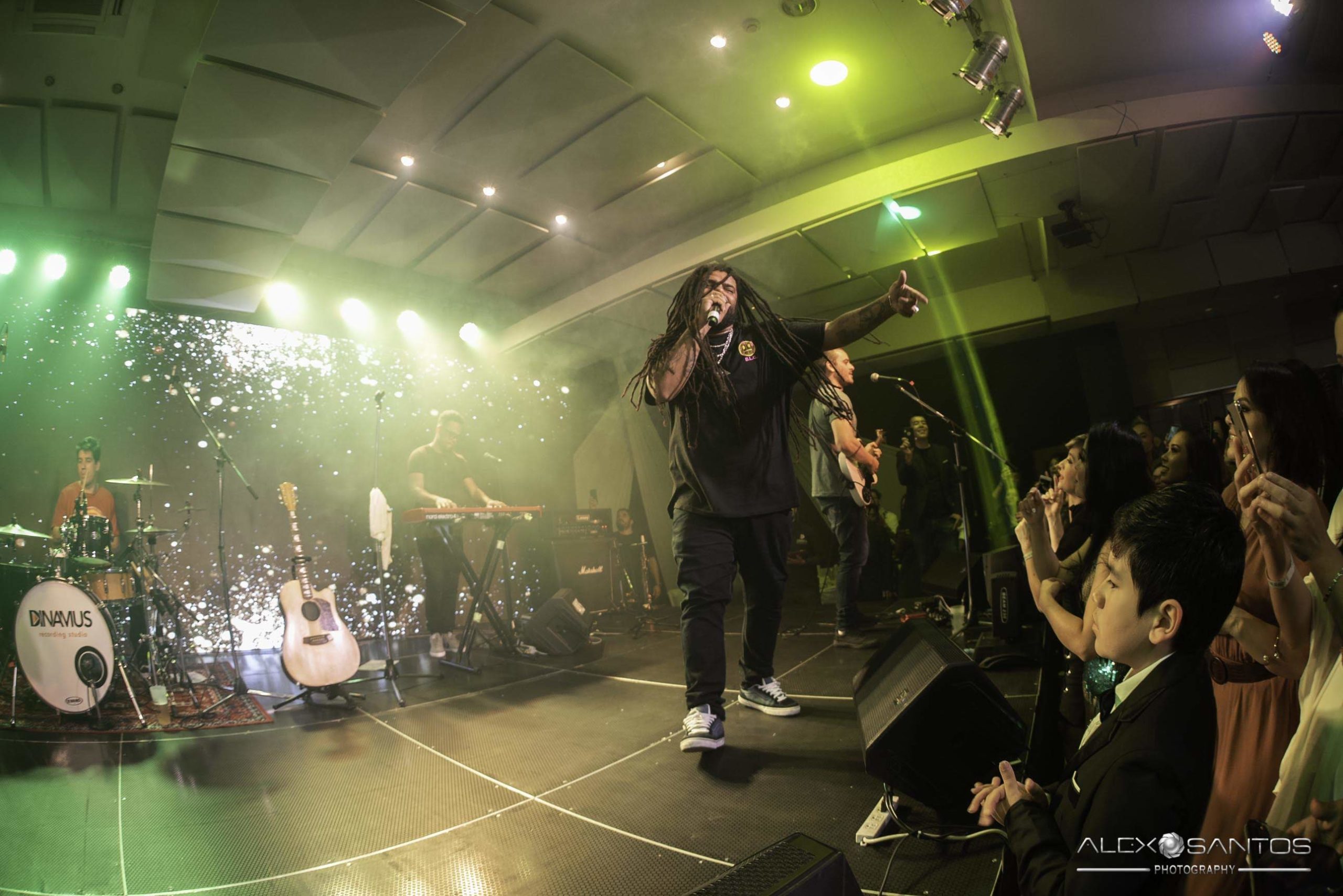 Revista Super Vitrine celebra 13 anos com jantar e Show da banda Onze:20