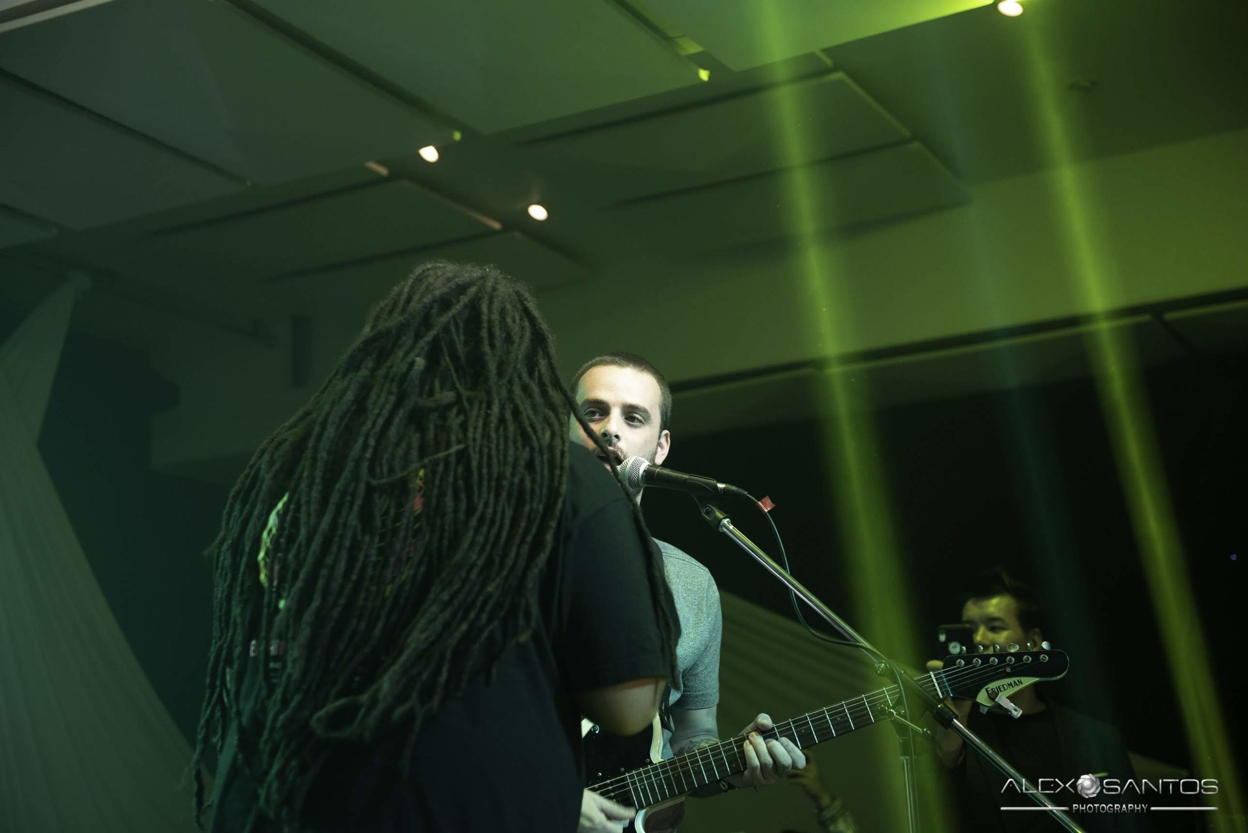 Revista Super Vitrine celebra 13 anos com jantar e Show da banda Onze:20