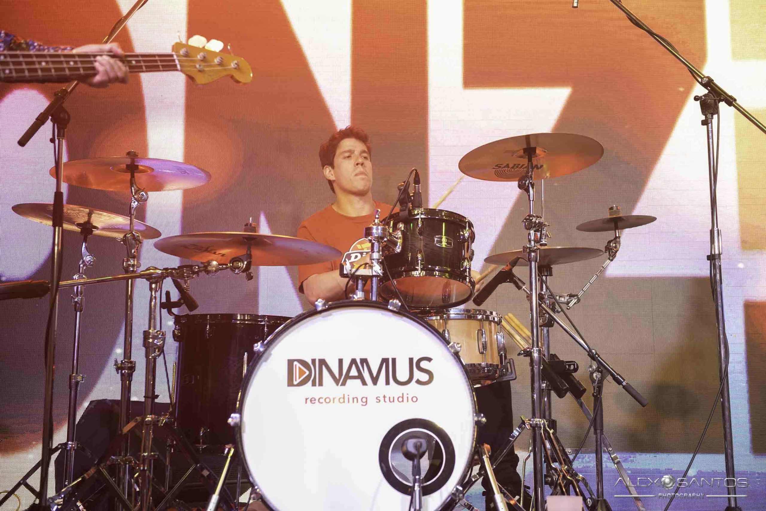 Revista Super Vitrine celebra 13 anos com jantar e Show da banda Onze:20