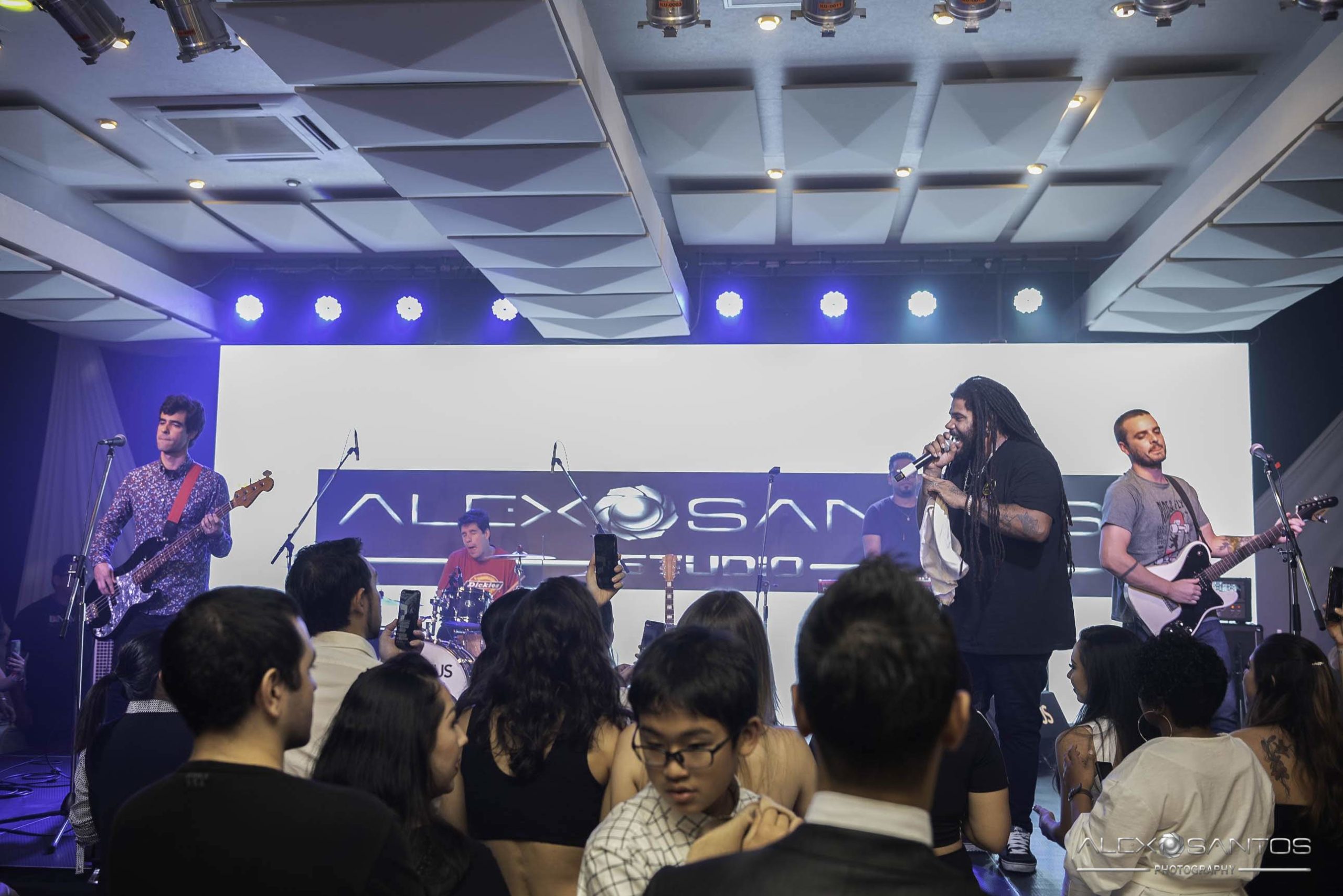 Revista Super Vitrine celebra 13 anos com jantar e Show da banda Onze:20