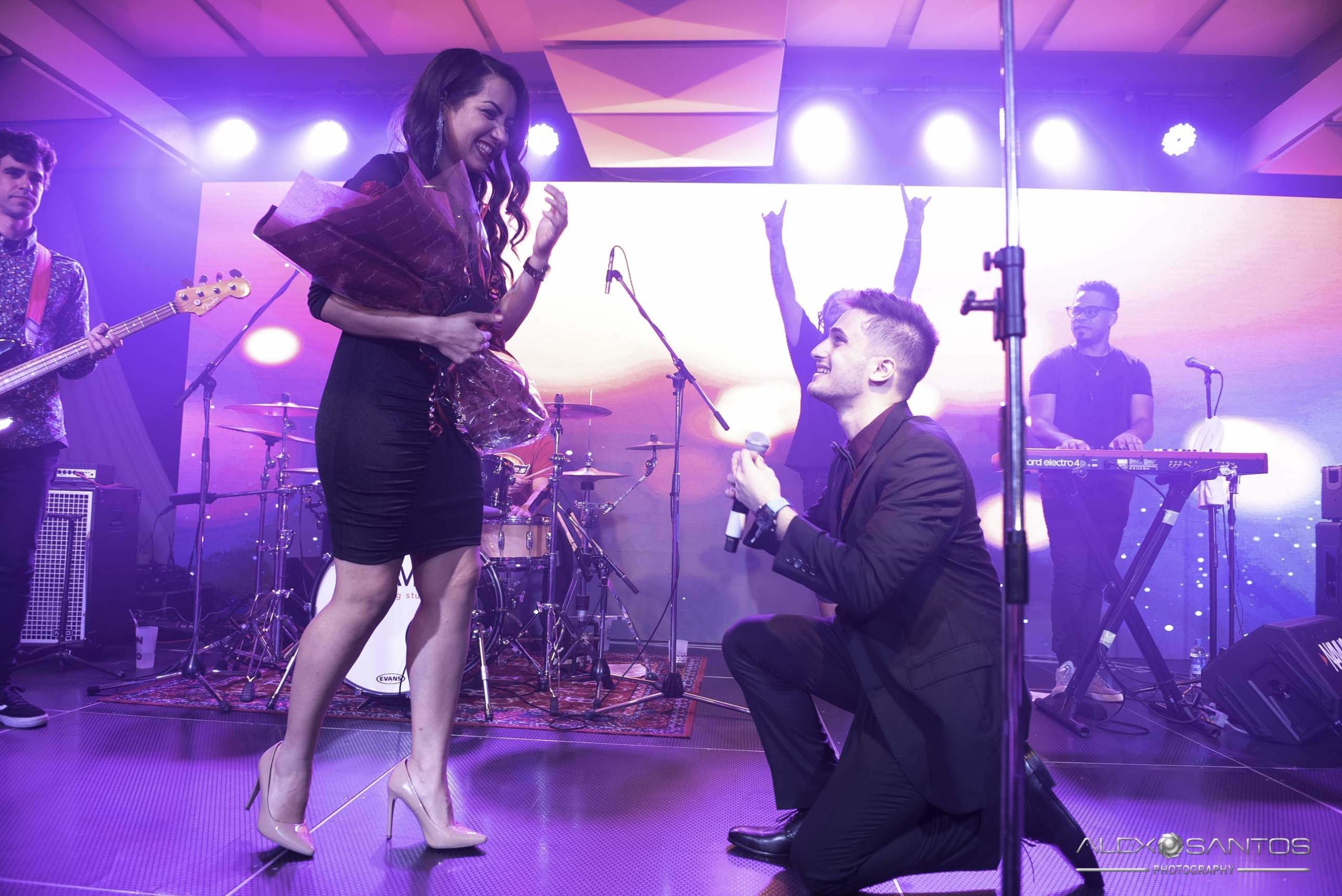 Revista Super Vitrine celebra 13 anos com jantar e Show da banda Onze:20