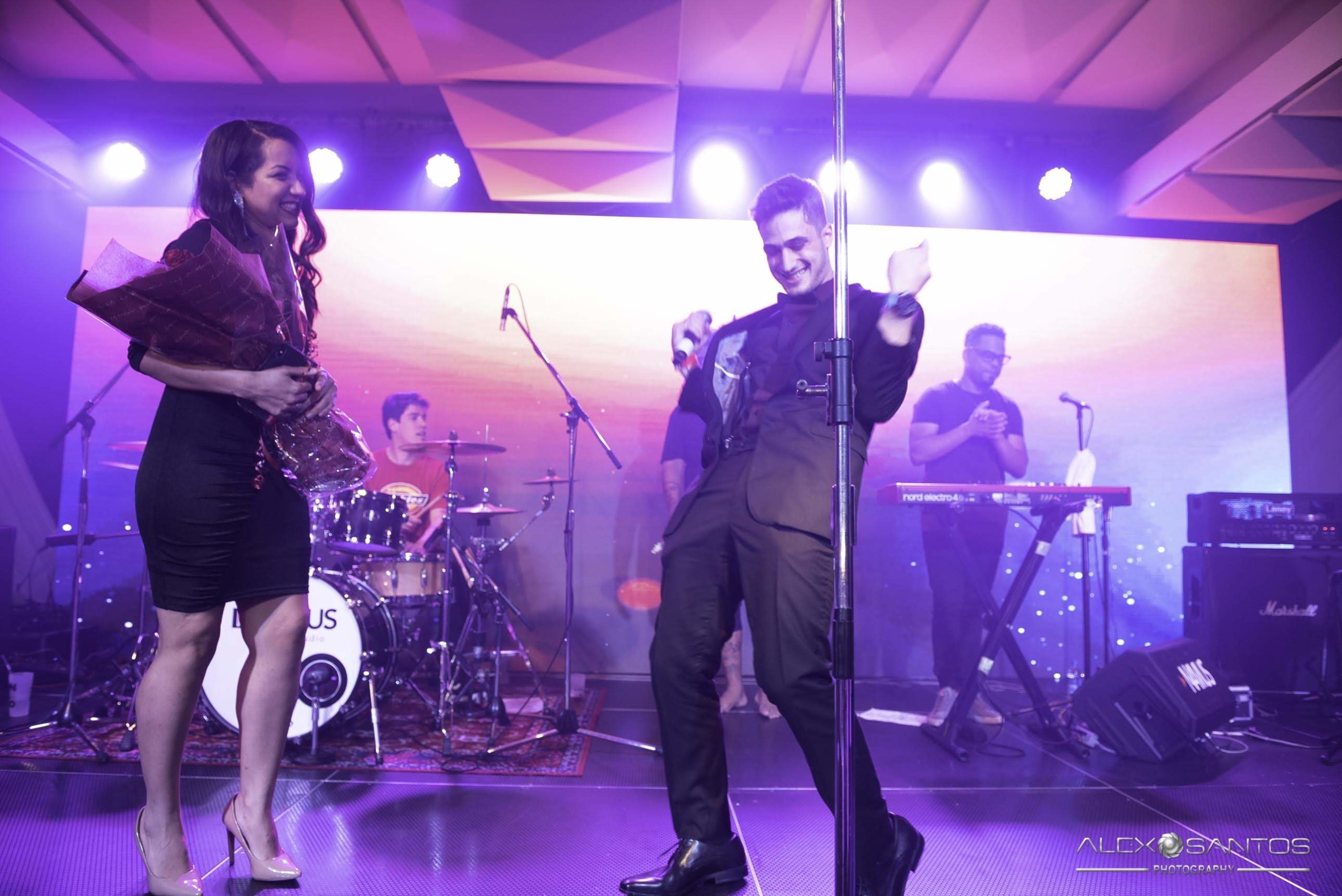 Revista Super Vitrine celebra 13 anos com jantar e Show da banda Onze:20