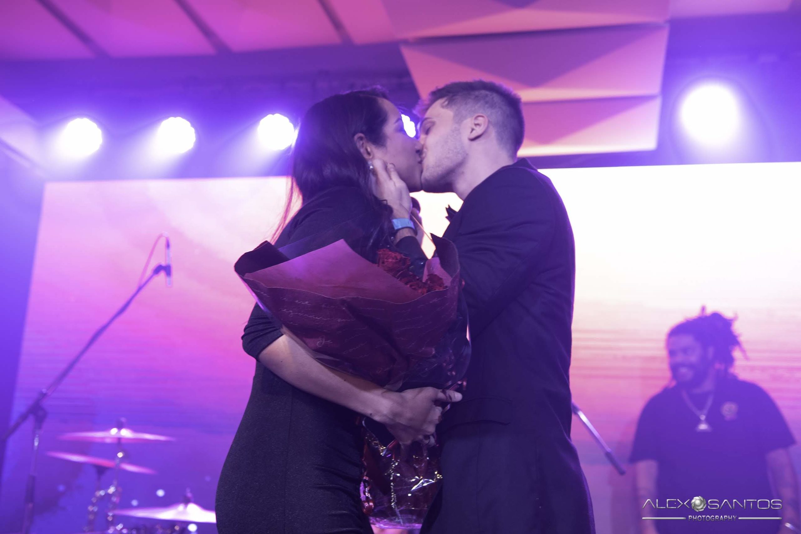 Revista Super Vitrine celebra 13 anos com jantar e Show da banda Onze:20