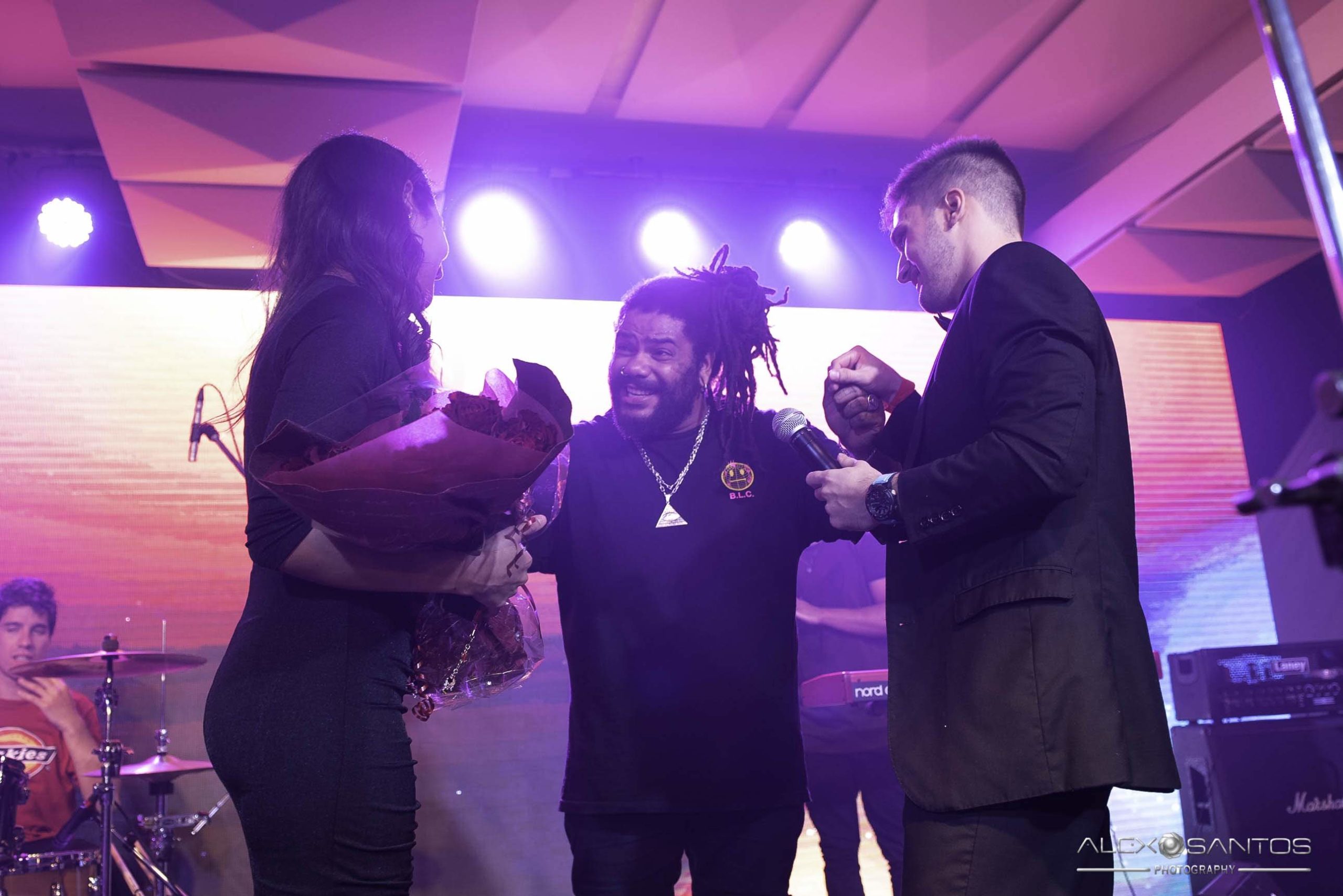 Revista Super Vitrine celebra 13 anos com jantar e Show da banda Onze:20