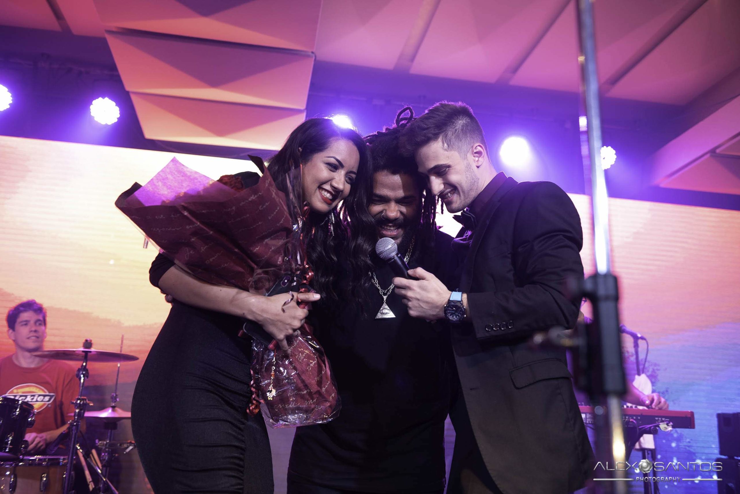 Revista Super Vitrine celebra 13 anos com jantar e Show da banda Onze:20