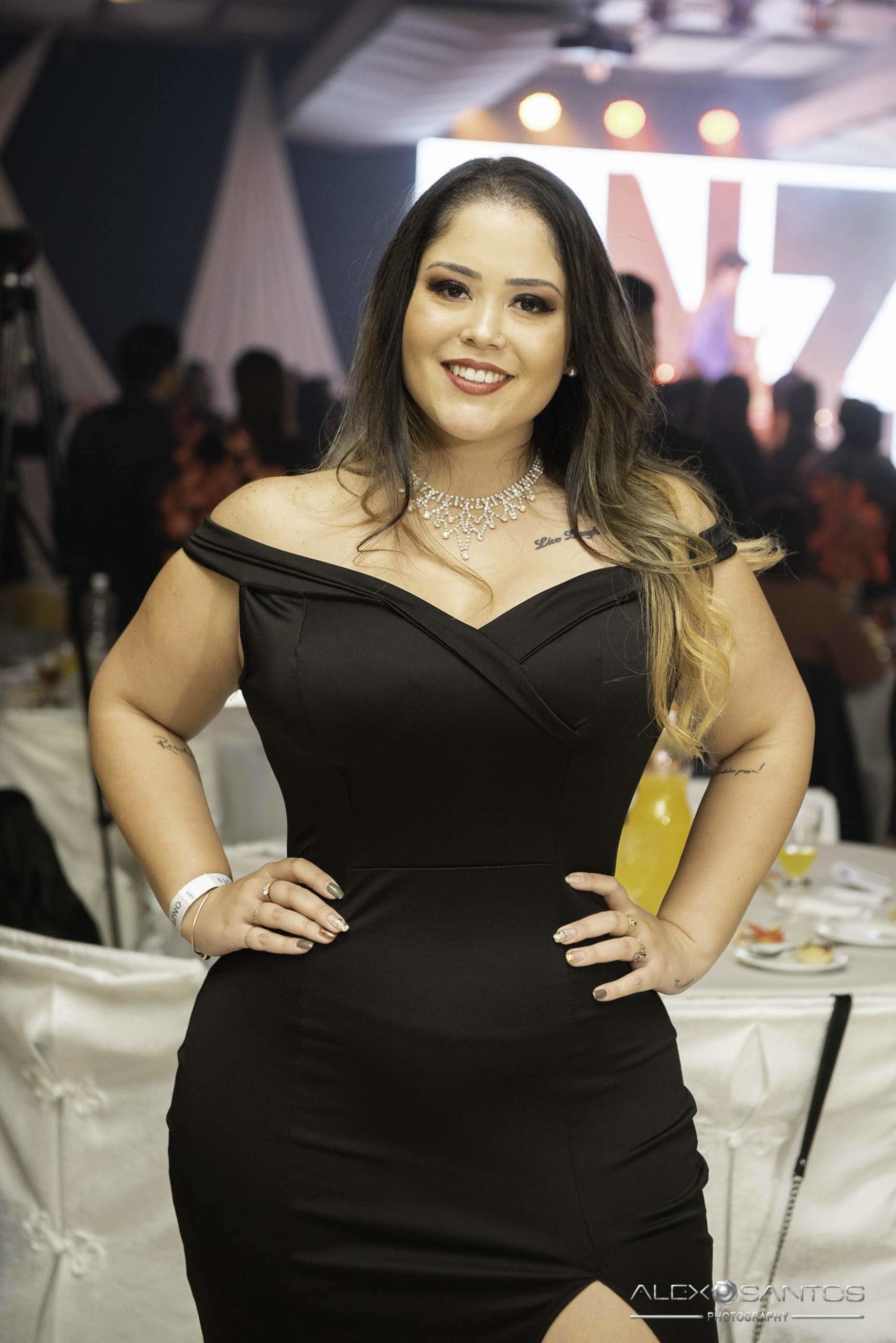 Revista Super Vitrine celebra 13 anos com jantar e Show da banda Onze:20