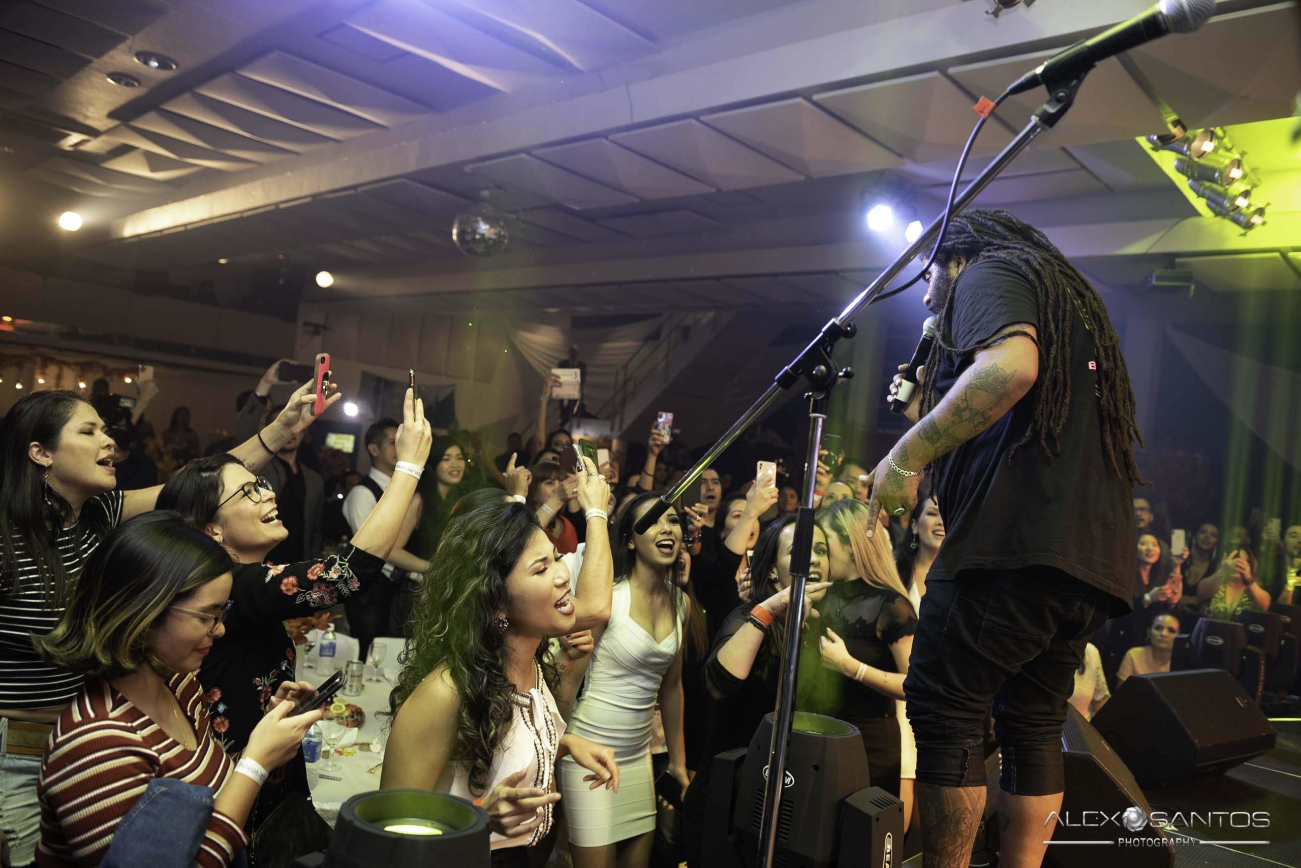 Revista Super Vitrine celebra 13 anos com jantar e Show da banda Onze:20