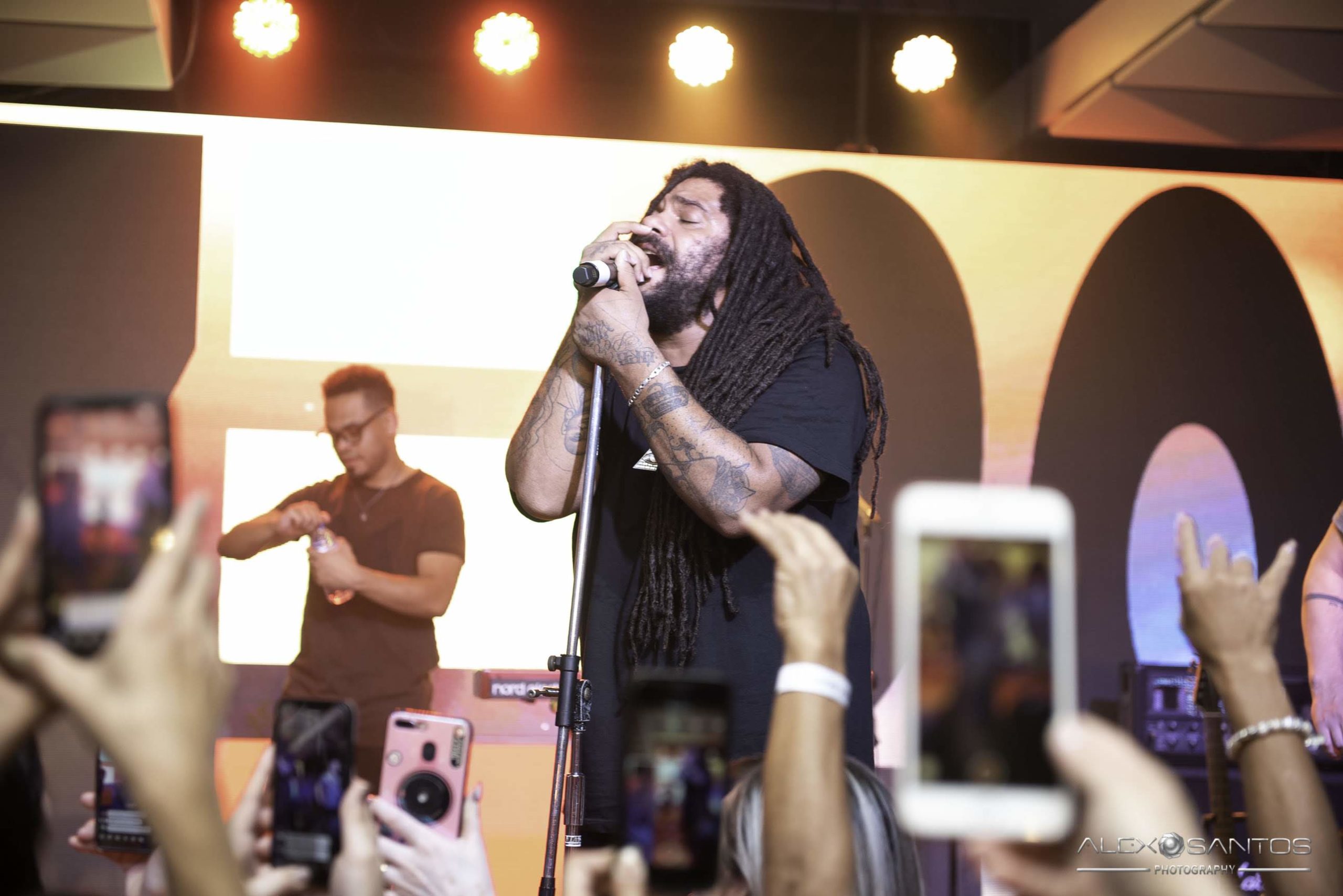 Revista Super Vitrine celebra 13 anos com jantar e Show da banda Onze:20