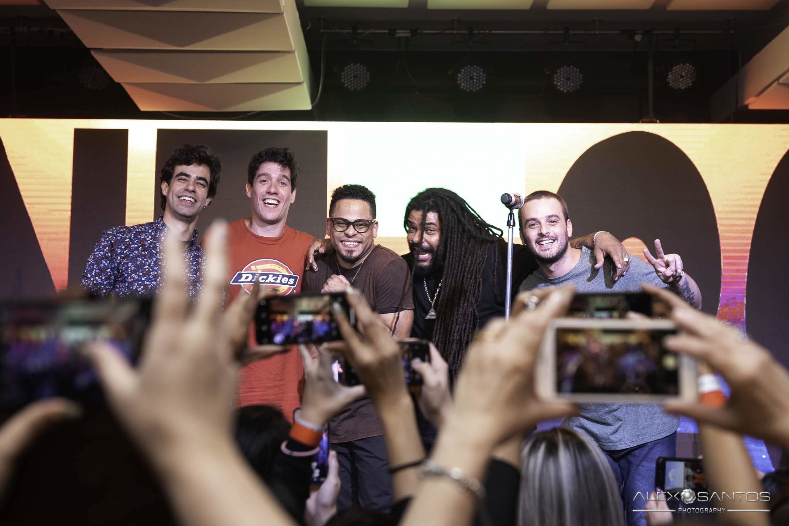 Revista Super Vitrine celebra 13 anos com jantar e Show da banda Onze:20