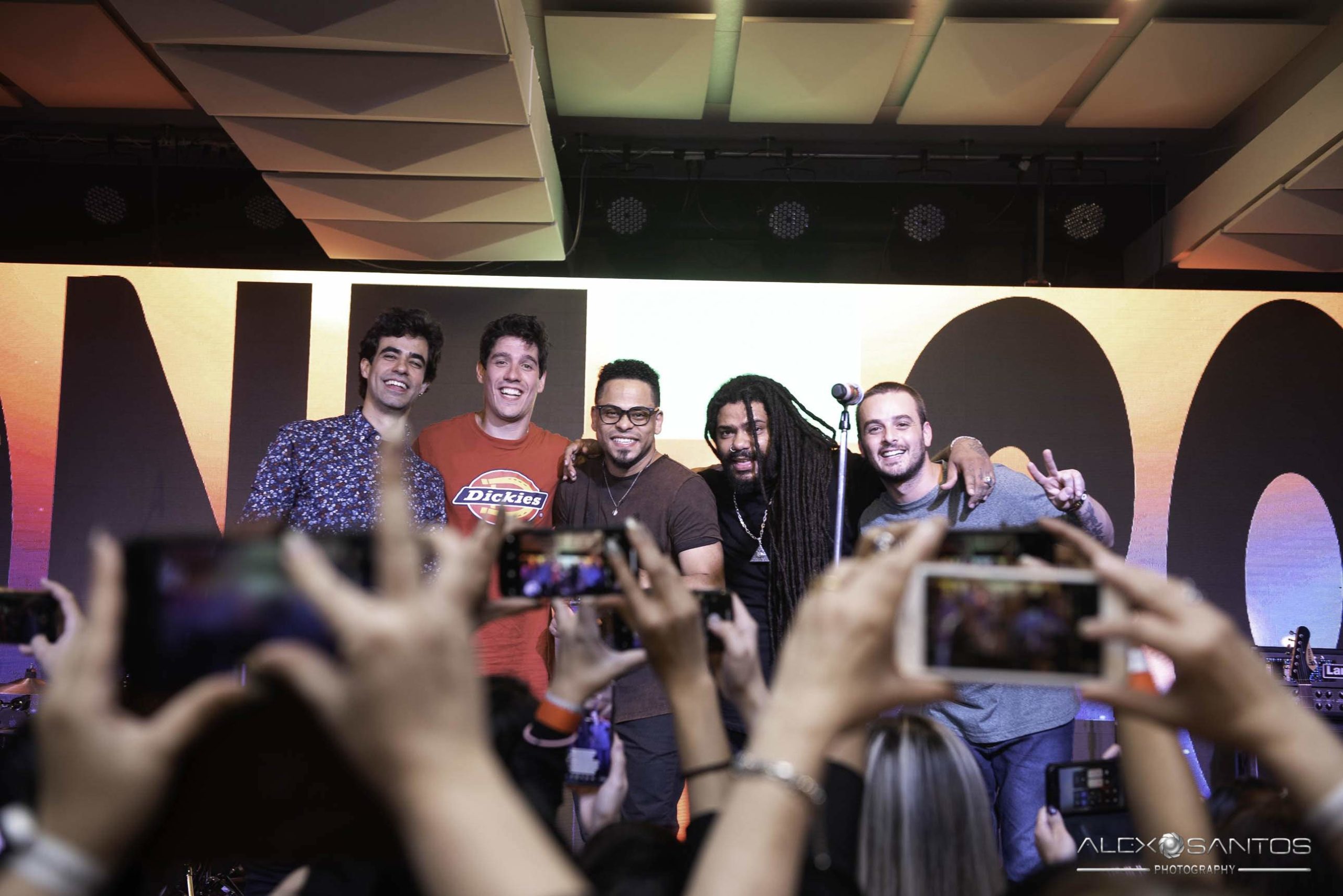 Revista Super Vitrine celebra 13 anos com jantar e Show da banda Onze:20