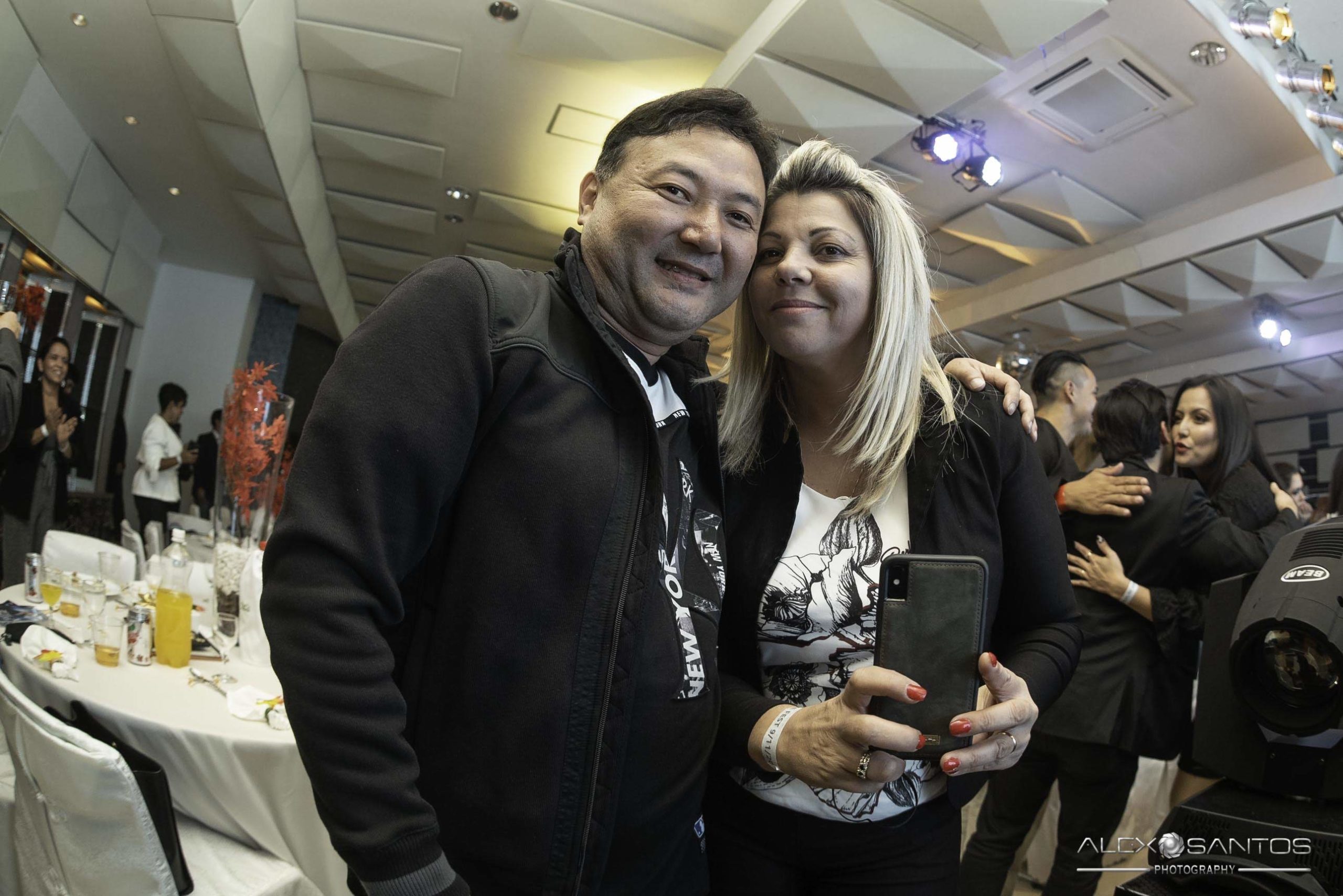 Revista Super Vitrine celebra 13 anos com jantar e Show da banda Onze:20