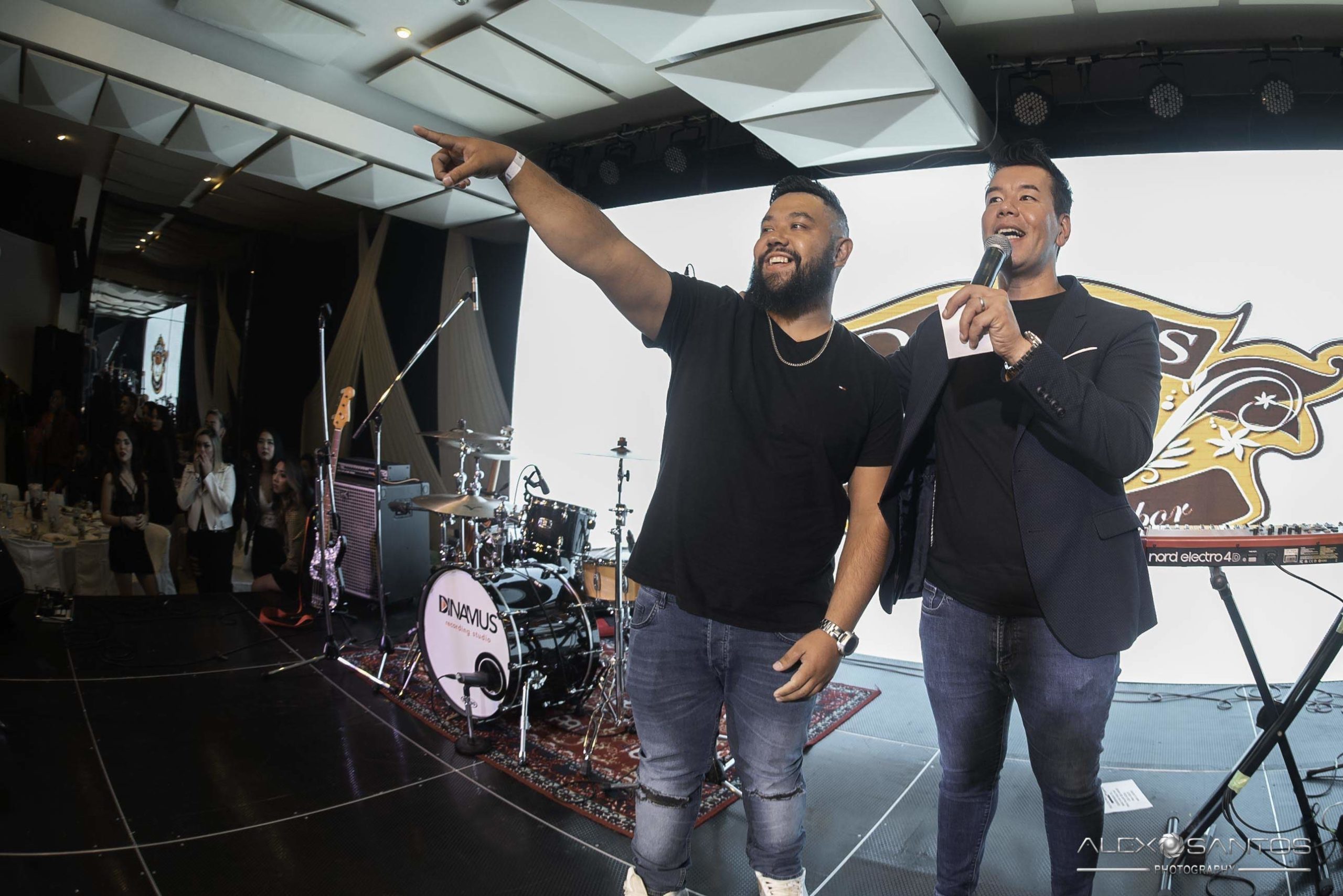 Revista Super Vitrine celebra 13 anos com jantar e Show da banda Onze:20