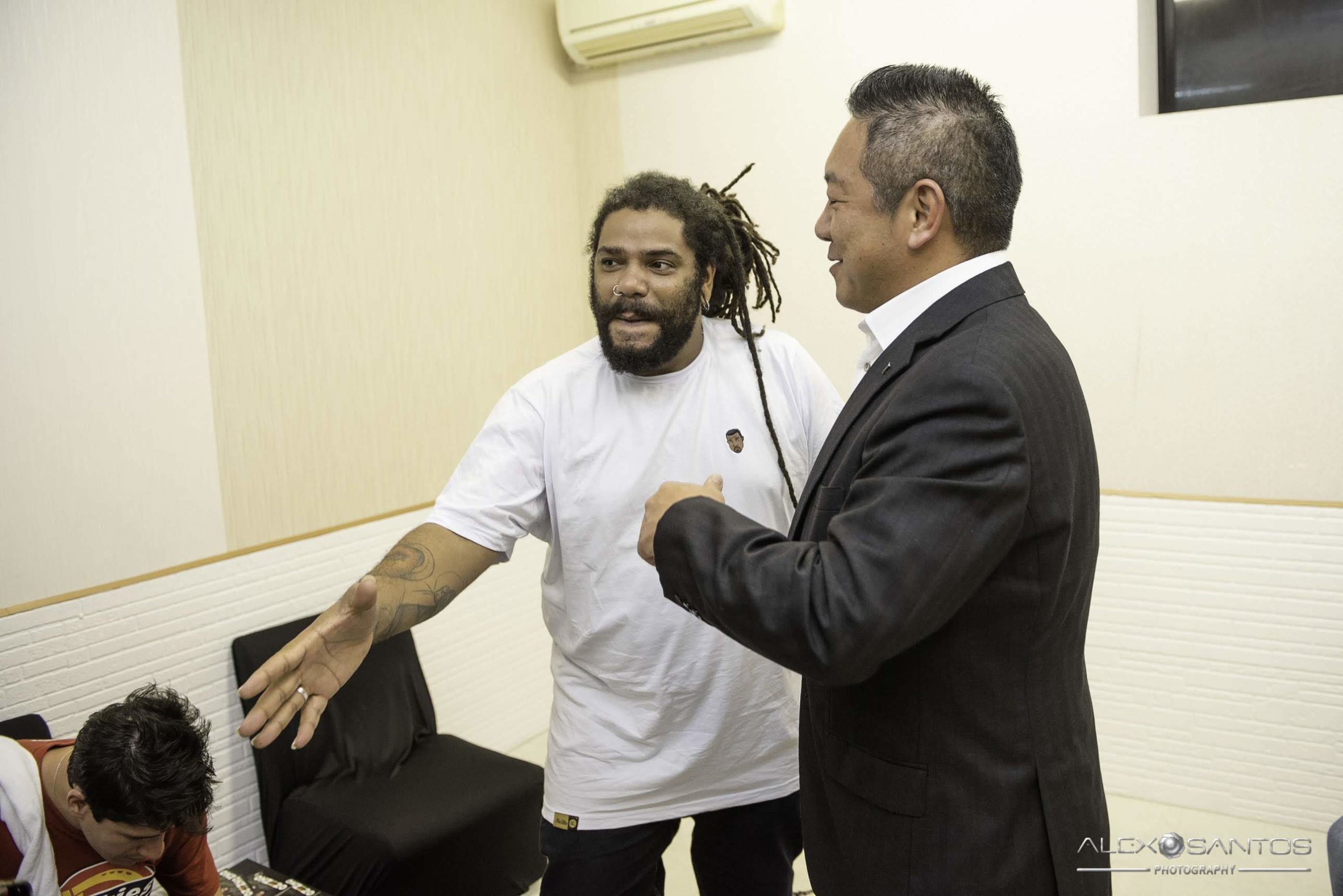 Revista Super Vitrine celebra 13 anos com jantar e Show da banda Onze:20