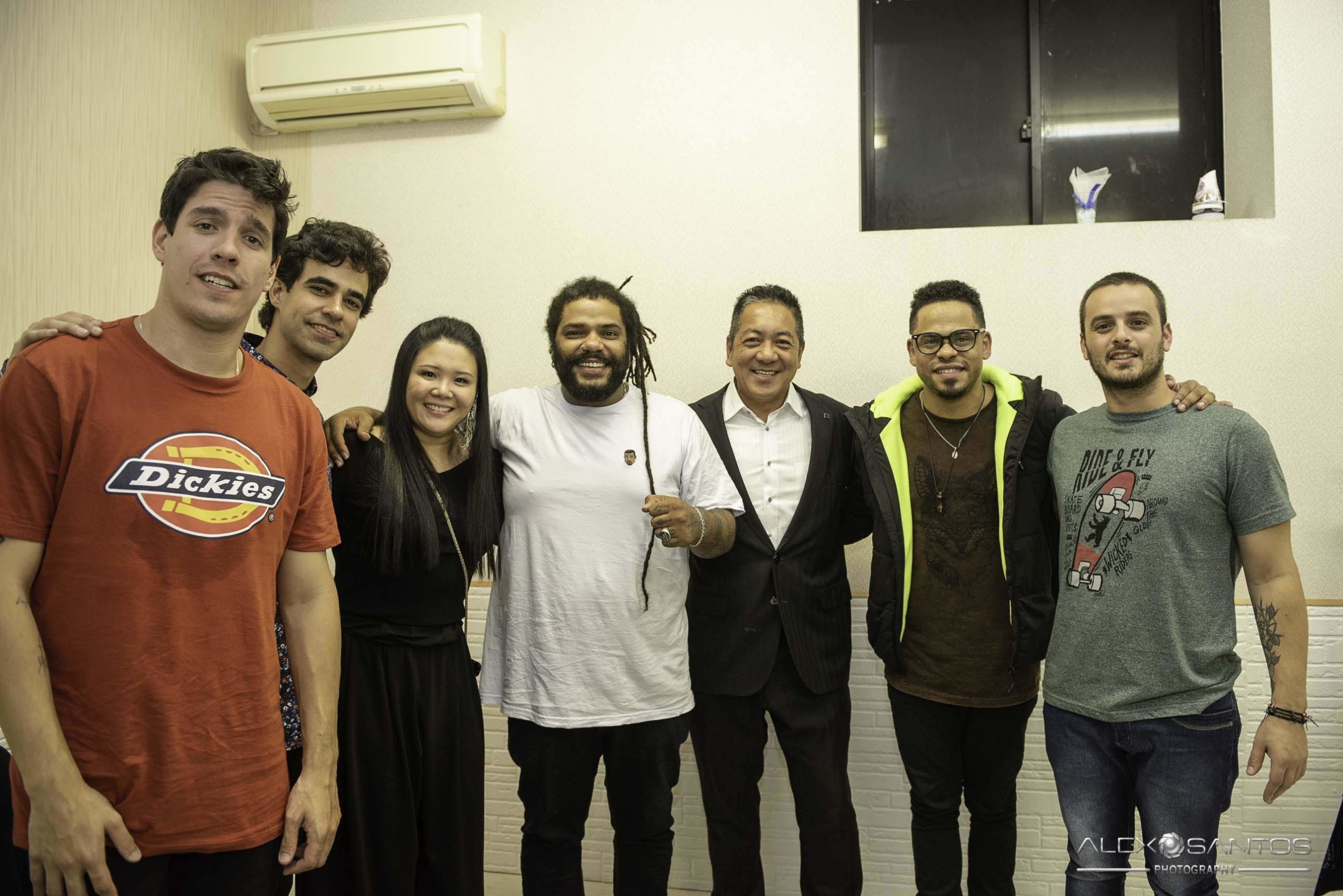 Revista Super Vitrine celebra 13 anos com jantar e Show da banda Onze:20