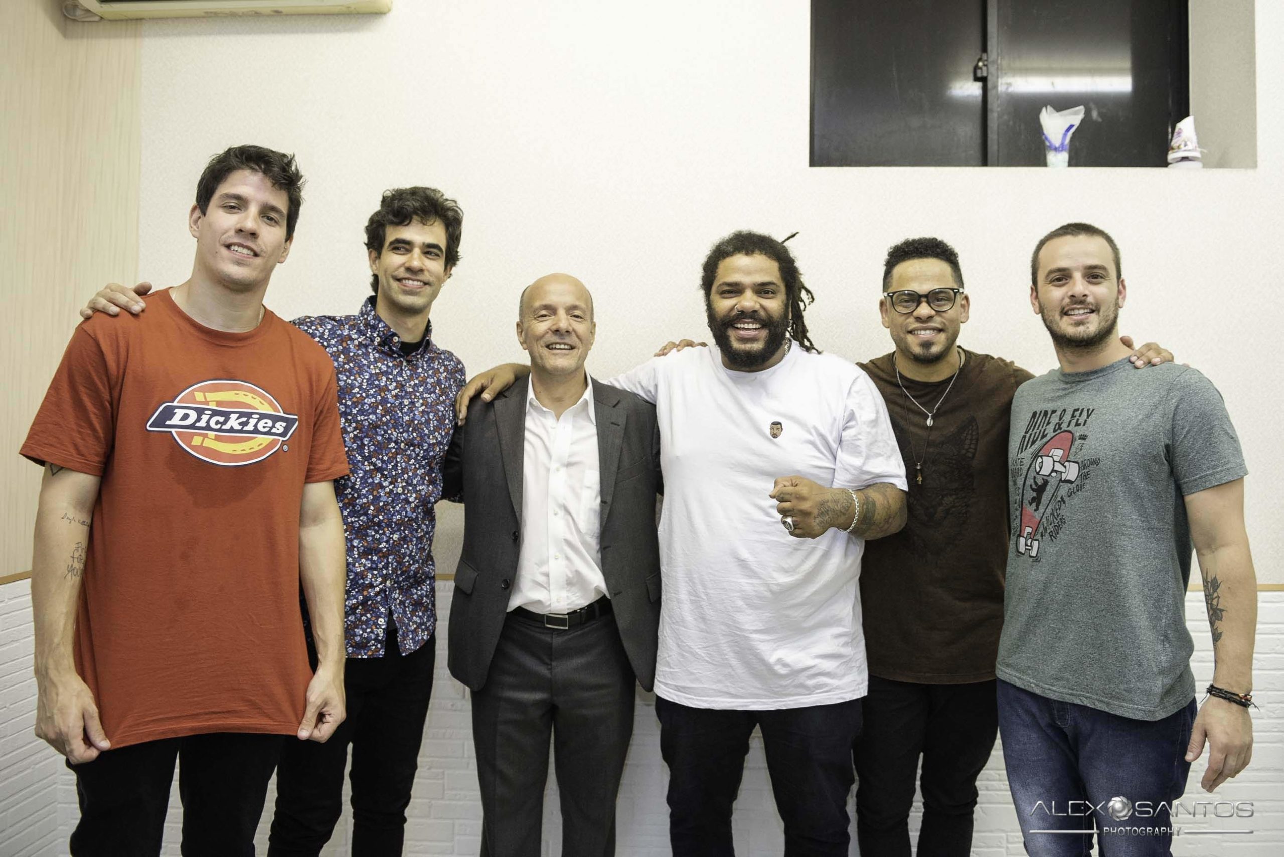 Revista Super Vitrine celebra 13 anos com jantar e Show da banda Onze:20