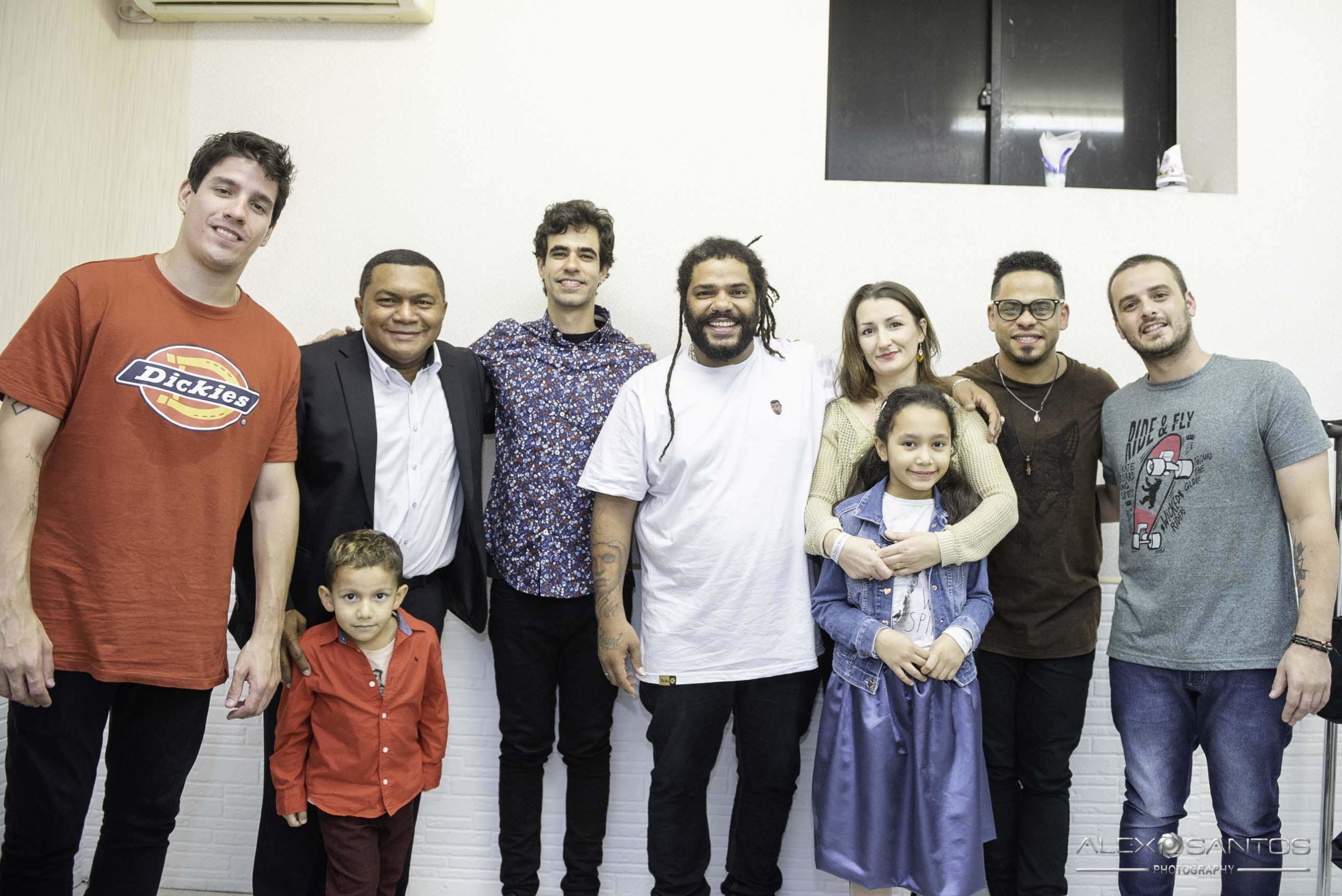 Revista Super Vitrine celebra 13 anos com jantar e Show da banda Onze:20