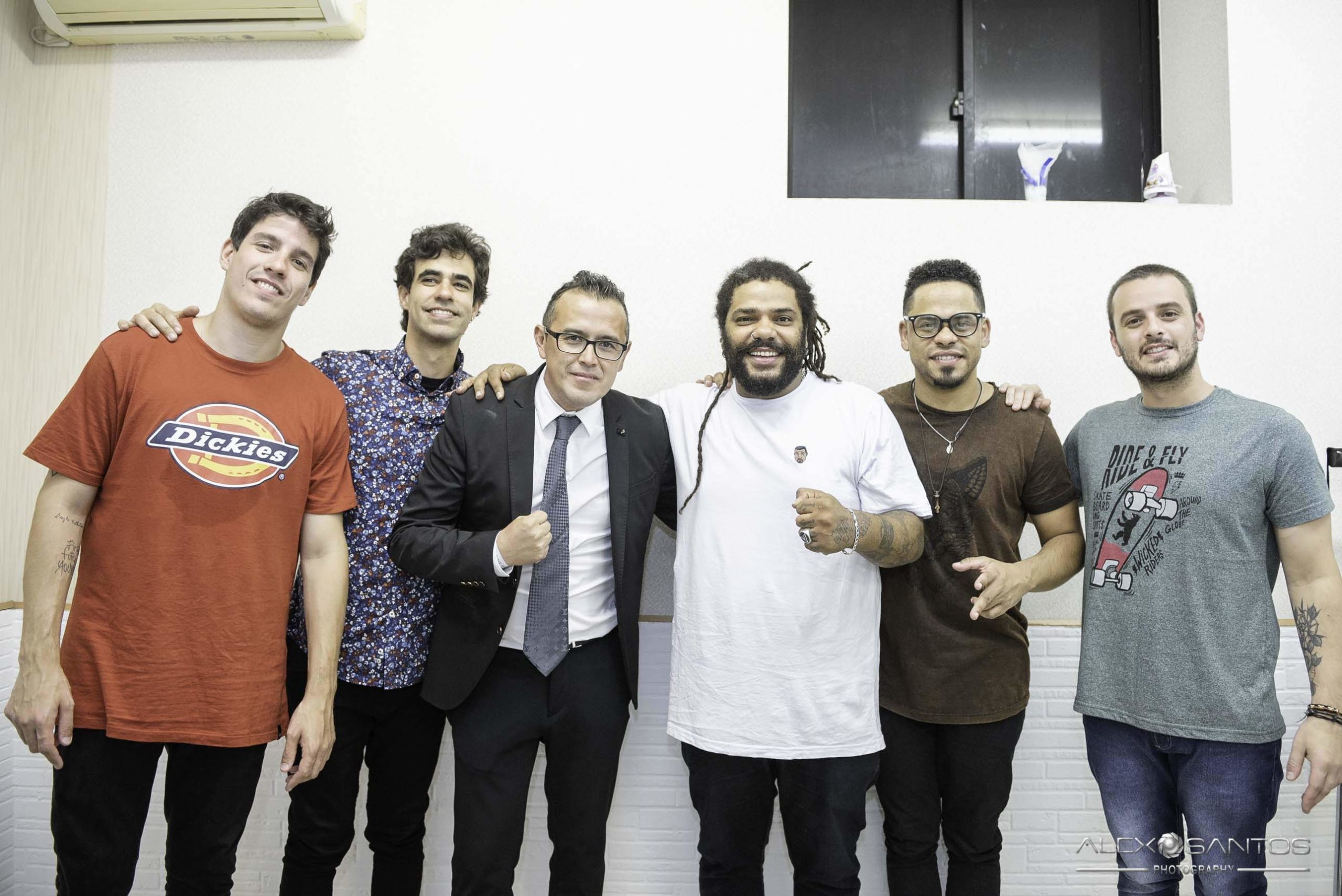 Revista Super Vitrine celebra 13 anos com jantar e Show da banda Onze:20