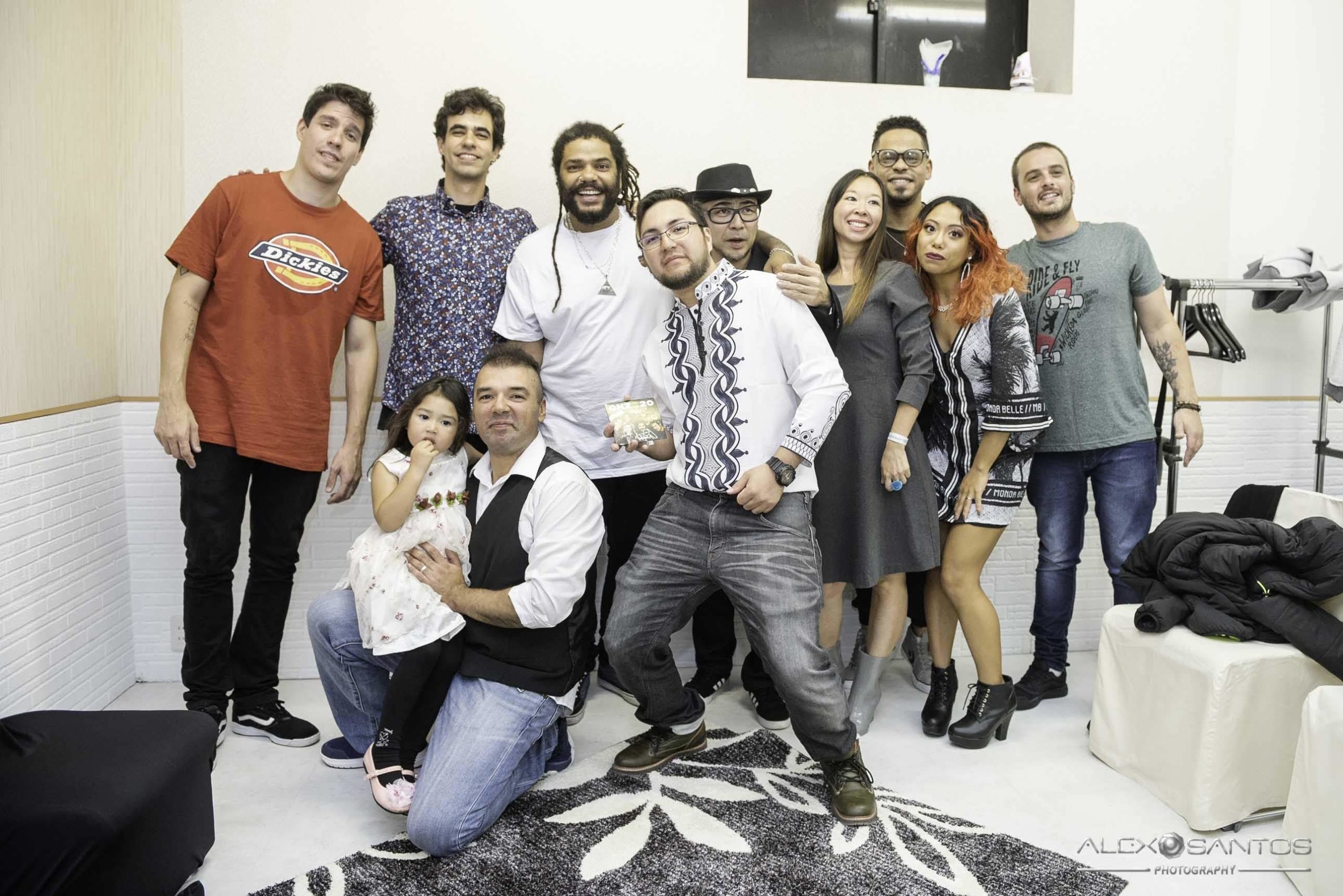 Revista Super Vitrine celebra 13 anos com jantar e Show da banda Onze:20