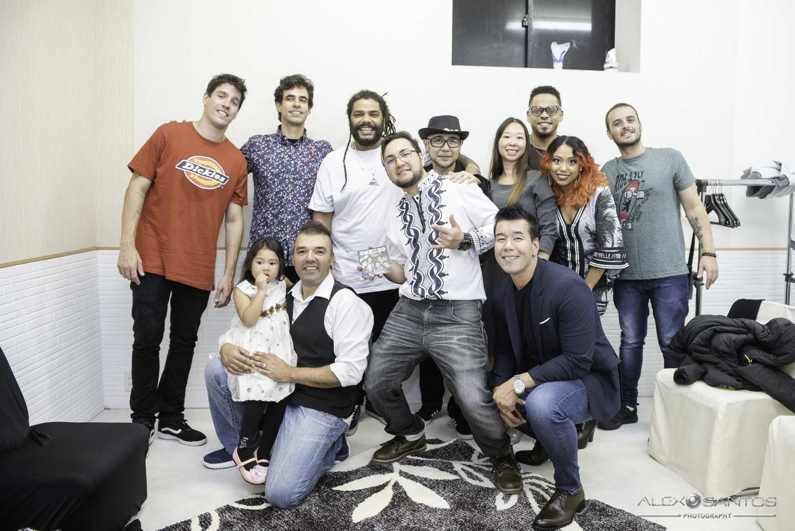 Revista Super Vitrine celebra 13 anos com jantar e Show da banda Onze:20