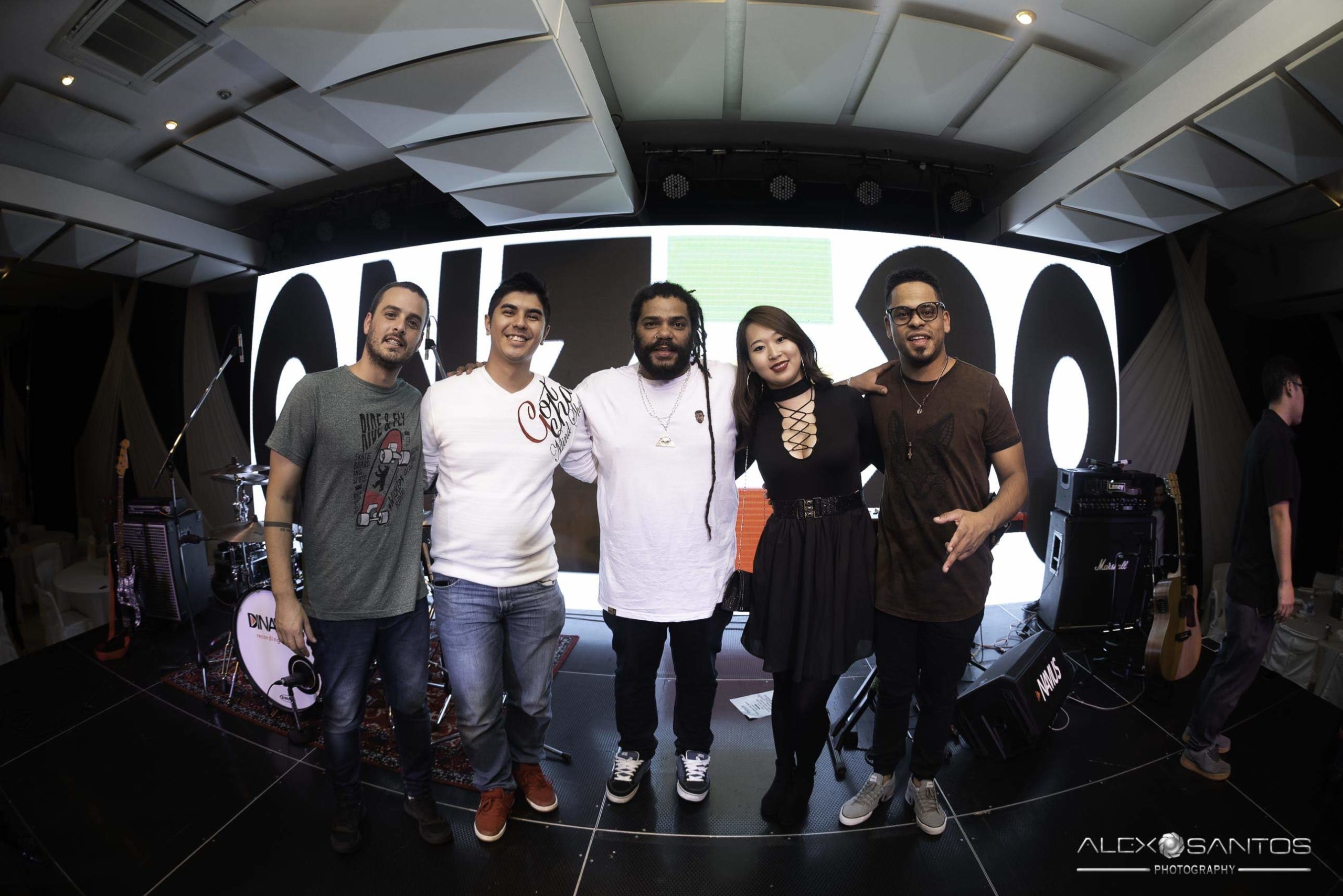 Revista Super Vitrine celebra 13 anos com jantar e Show da banda Onze:20