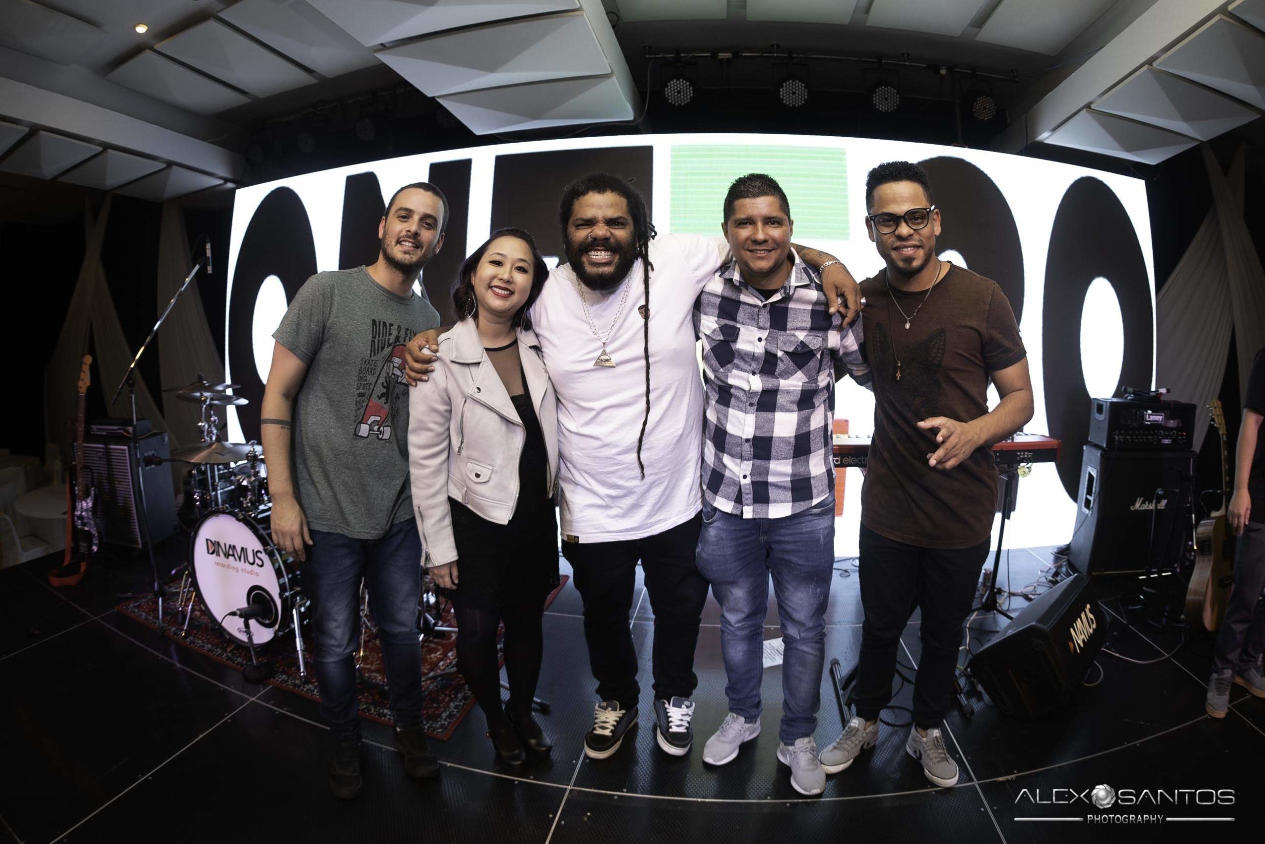 Revista Super Vitrine celebra 13 anos com jantar e Show da banda Onze:20
