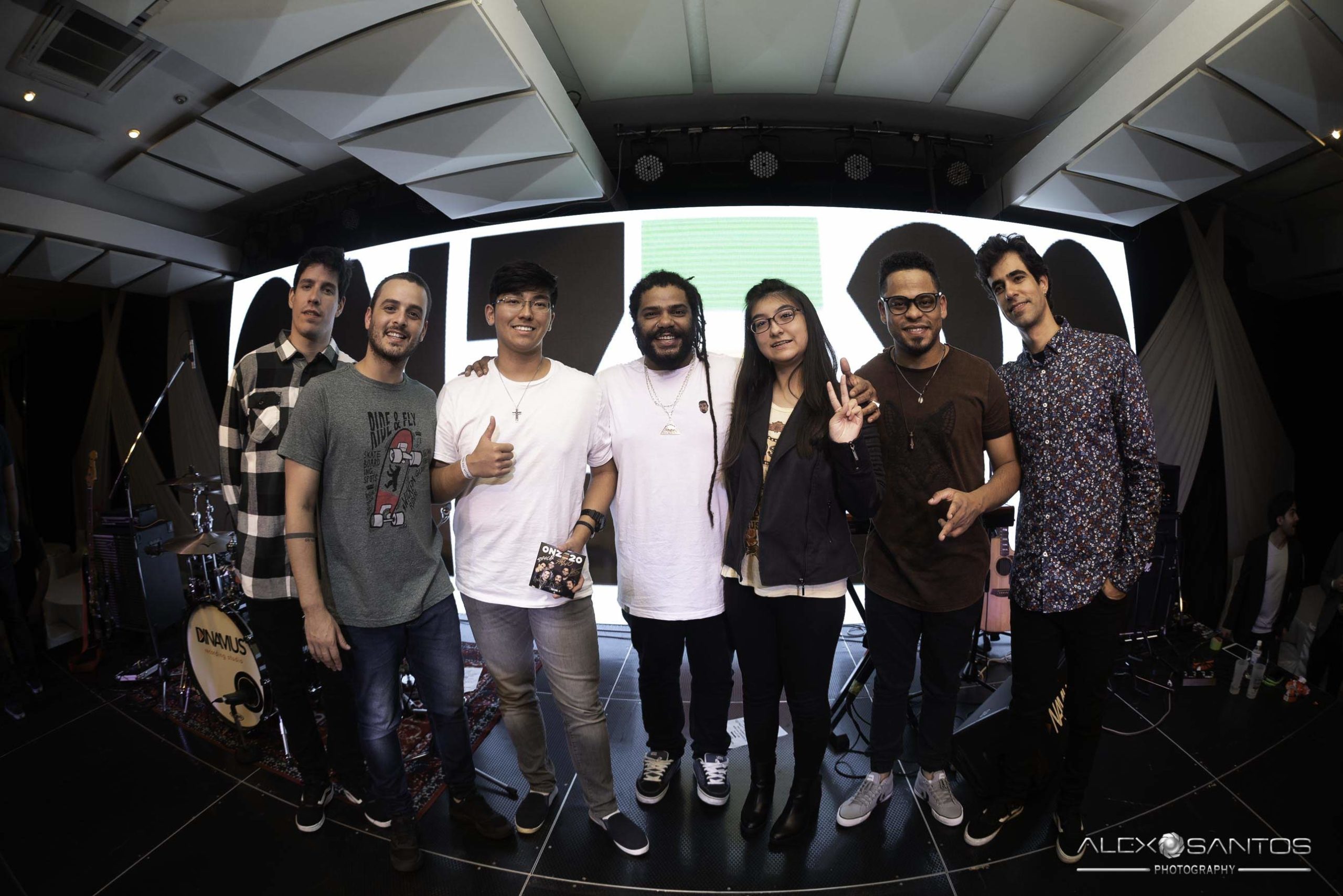 Revista Super Vitrine celebra 13 anos com jantar e Show da banda Onze:20