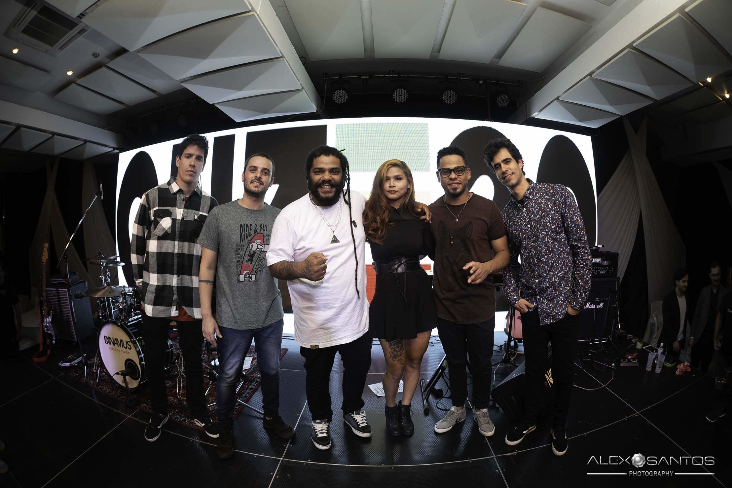 Revista Super Vitrine celebra 13 anos com jantar e Show da banda Onze:20